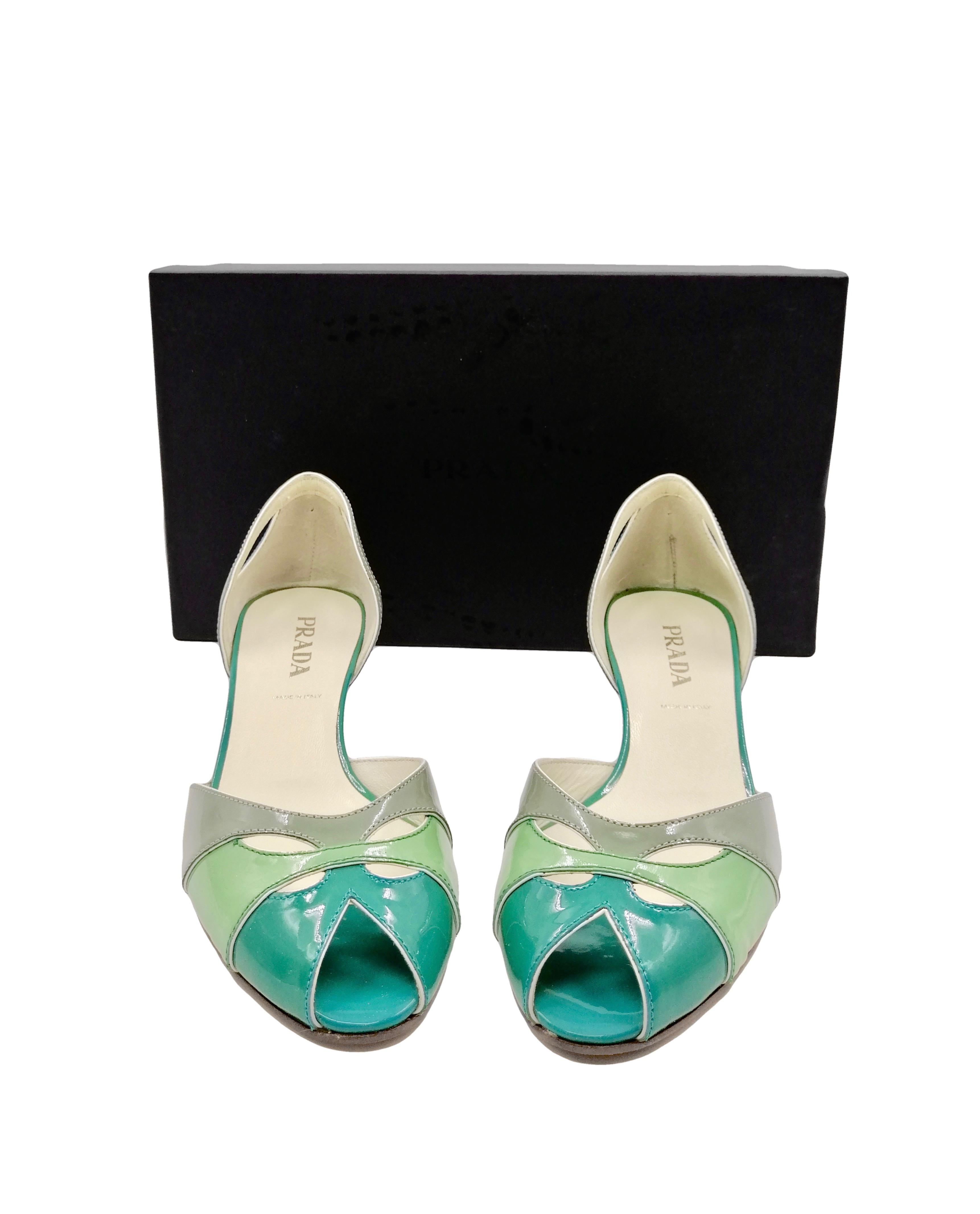 PRADA
Open-toe shoes in patent leather in the colors of turquoise, light green and light gray
Size IT 36
Heel cm. 3
Made in Italy
New with box