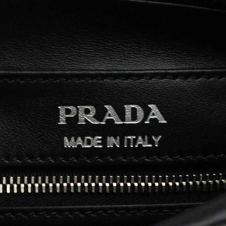 PRADA Shoulder bag in Black Leather For Sale at 1stDibs