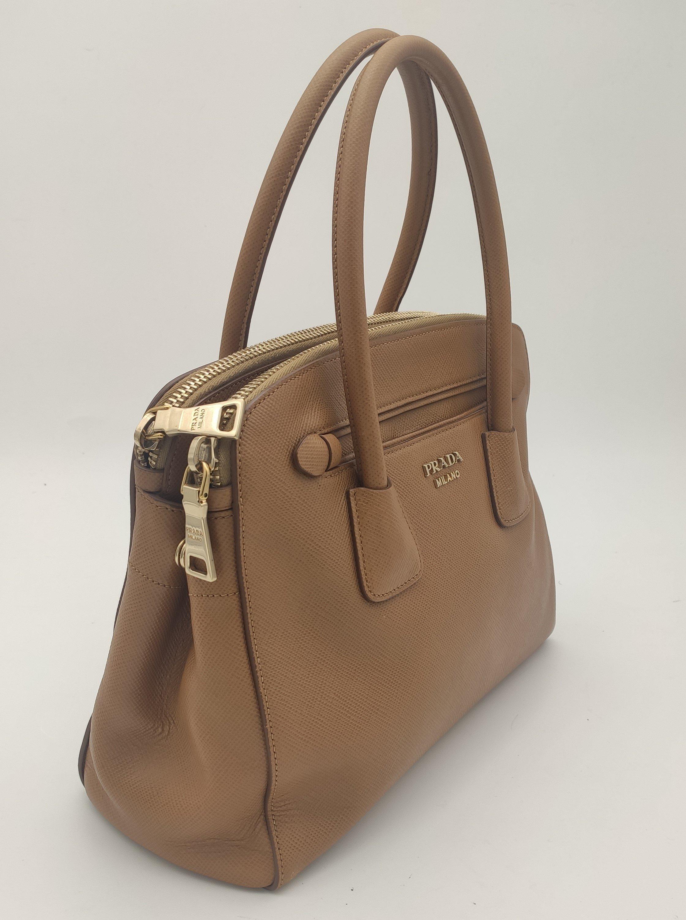 - Designer: PRADA
- Condition: Very good condition. Sign of wear on base corners
- Accessories: Dustbag, Authenticity Card
- Measurements: Width: 31cm, Height: 24cm, Depth: 14cm, Strap: 118cm
- Exterior Material: Leather
- Exterior Color: Brown
-