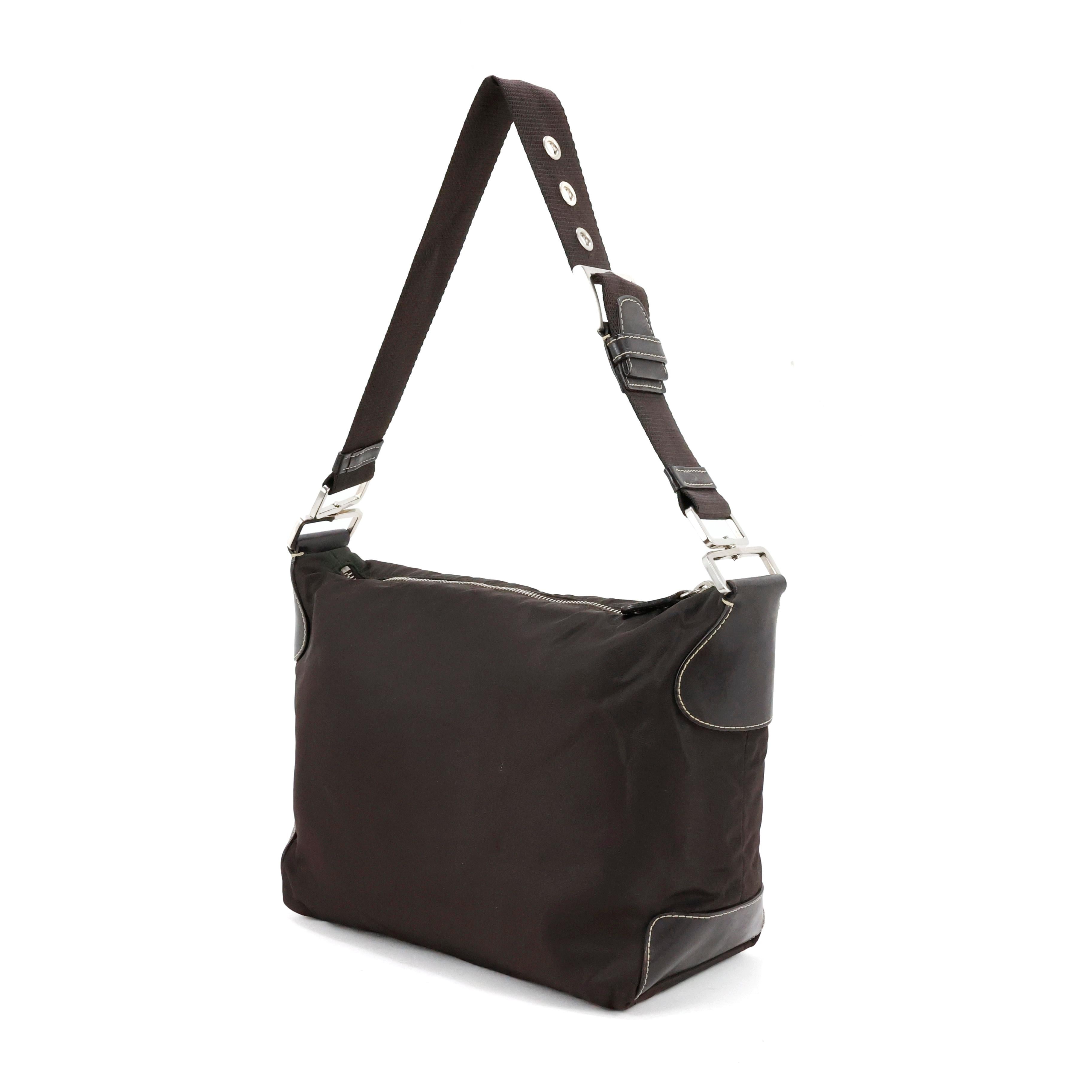 Prada shoulder bag in Nylon + Leather In Good Condition For Sale In Bressanone, Trentino-Alto Adige