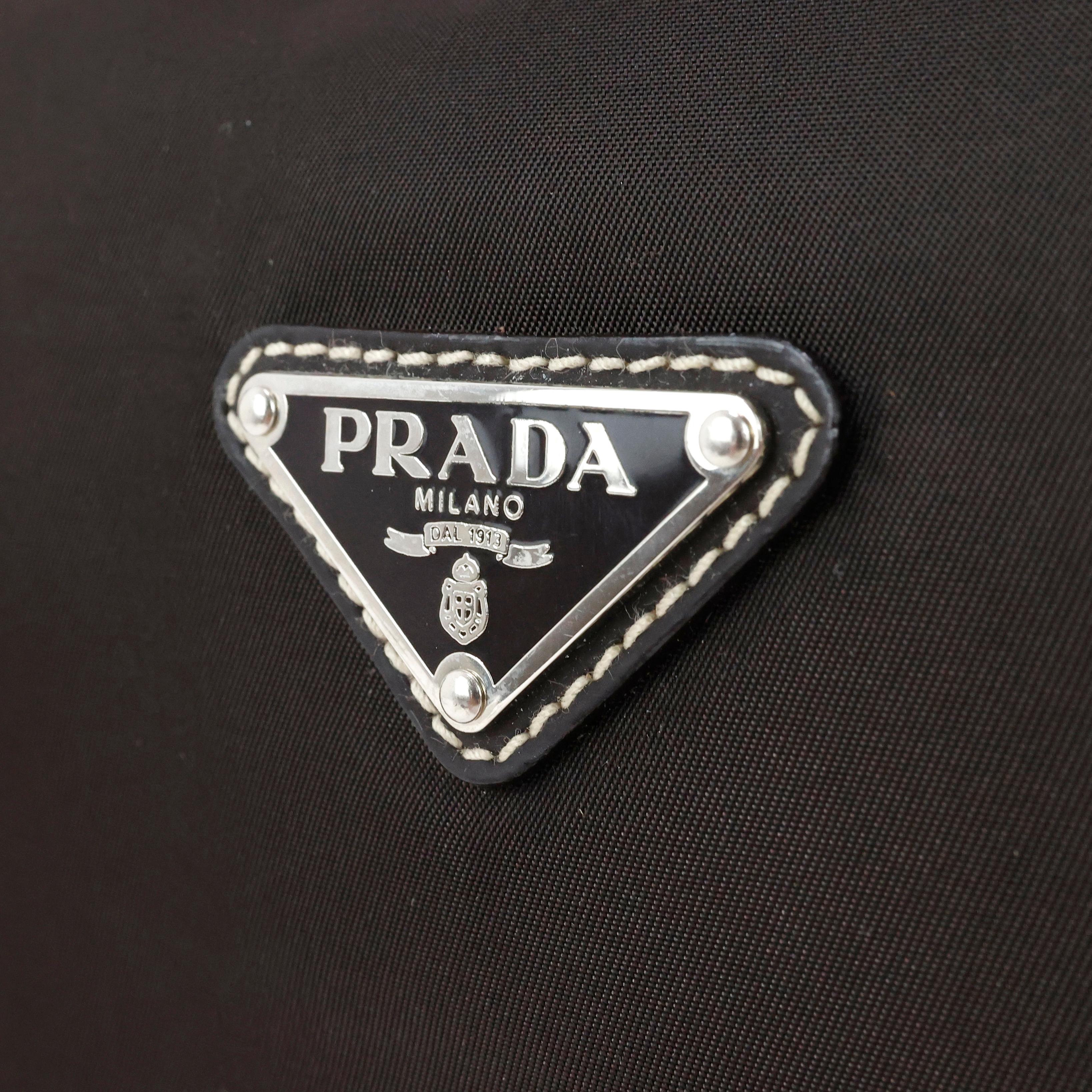 Women's Prada shoulder bag in Nylon + Leather For Sale
