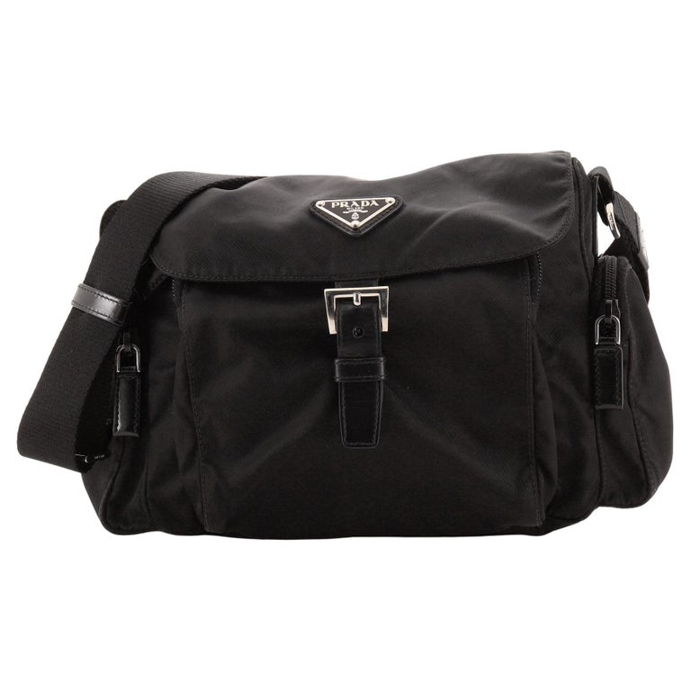 Prada Messenger Bag mit Seitentasche und Klappe Tessuto Klein bei 1stDibs