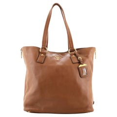 Prada Shopper-Tasche mit seitlichem Reißverschluss Vitello Daino Groß