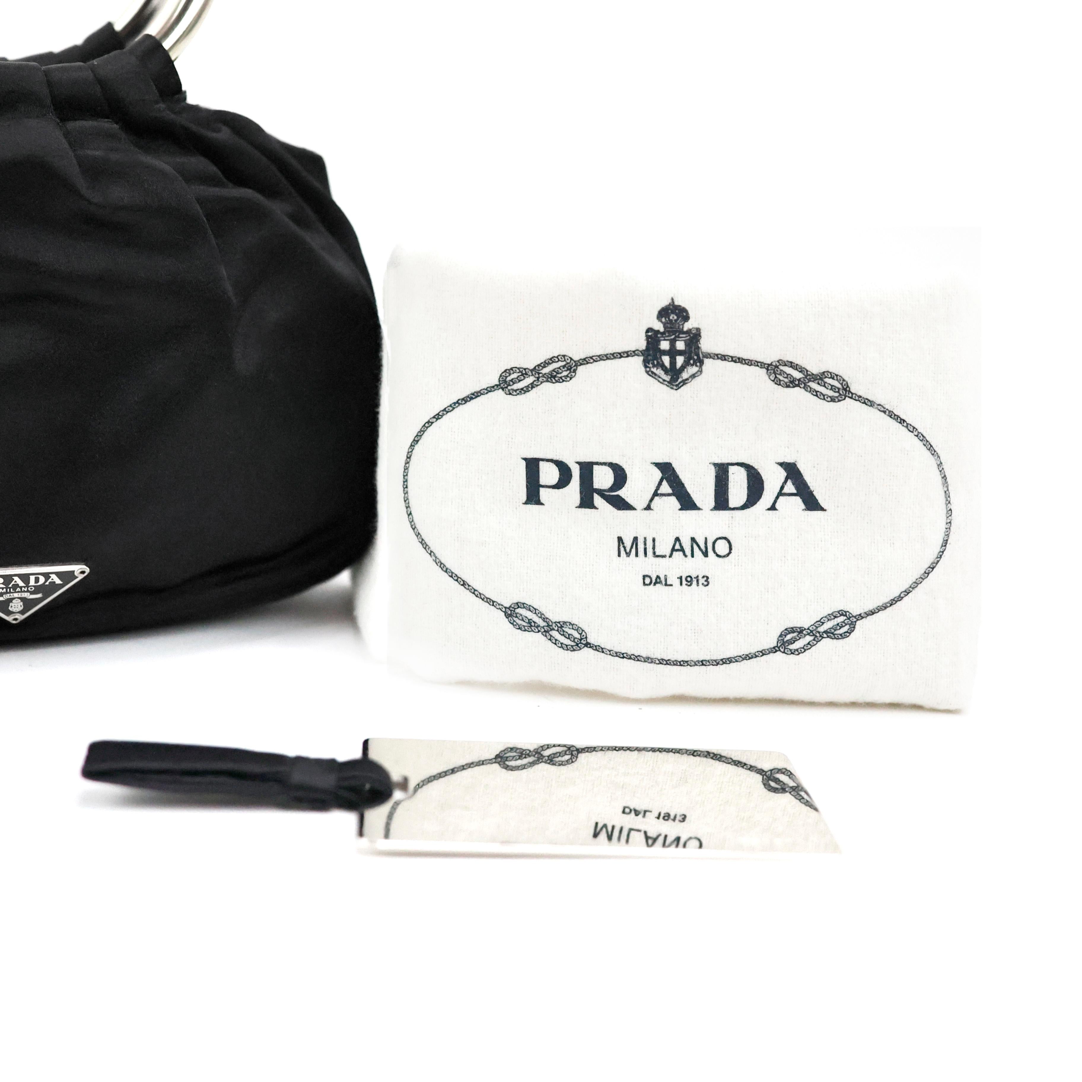 Prada Seiden-Ringhenkel-Tasche im Zustand „Gut“ im Angebot in Bressanone, IT
