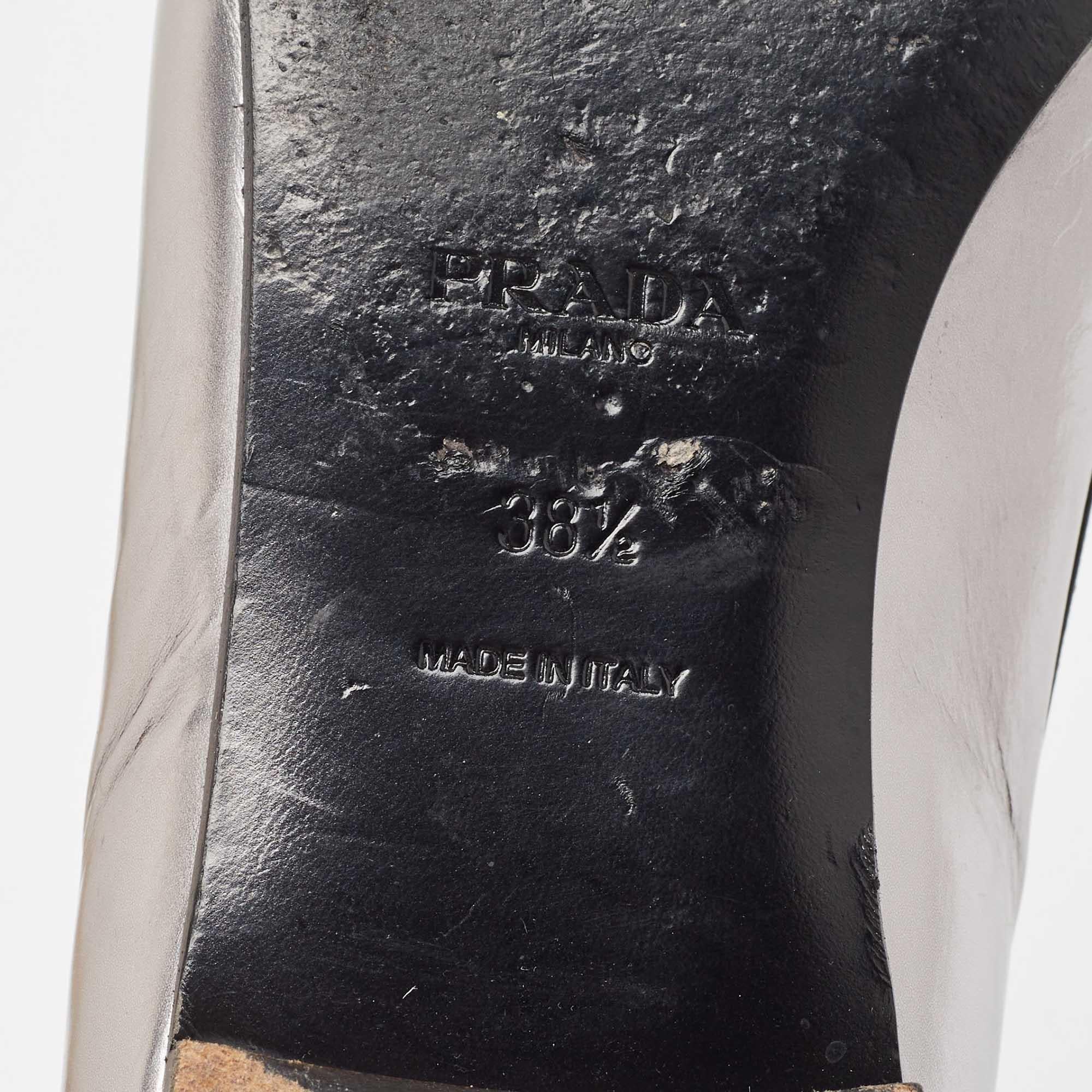 Prada Silber/Schwarze Lackschnalle Detail spitze Zehe Ballettschuhe Größe 38,5 im Angebot 4