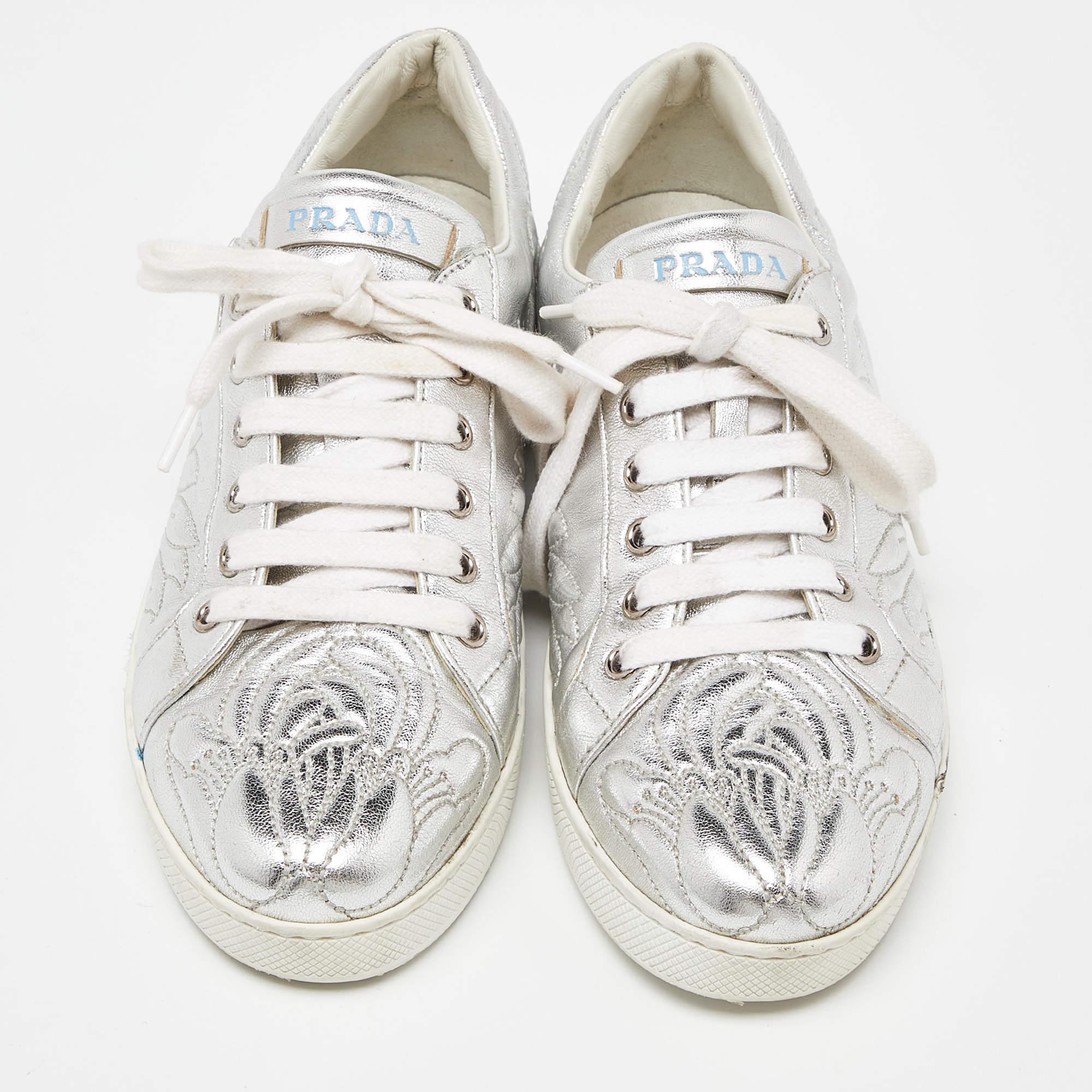 Prada Silver Embroidered Leather Low Top Sneakers Size 38 In Good Condition For Sale In Dubai, Al Qouz 2