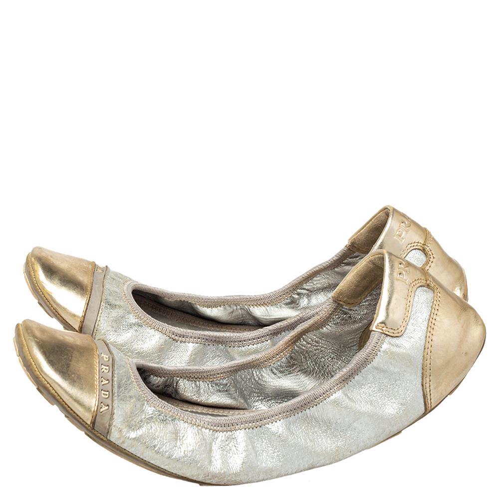 Prada Silver/Gold Patent And Leather Scrunchy Ballet Flats Size 38.5 In Good Condition In Dubai, Al Qouz 2