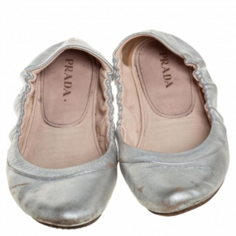 Women's Prada Silver Leather Scrunch Ballet Flats Size 38.5 For Sale