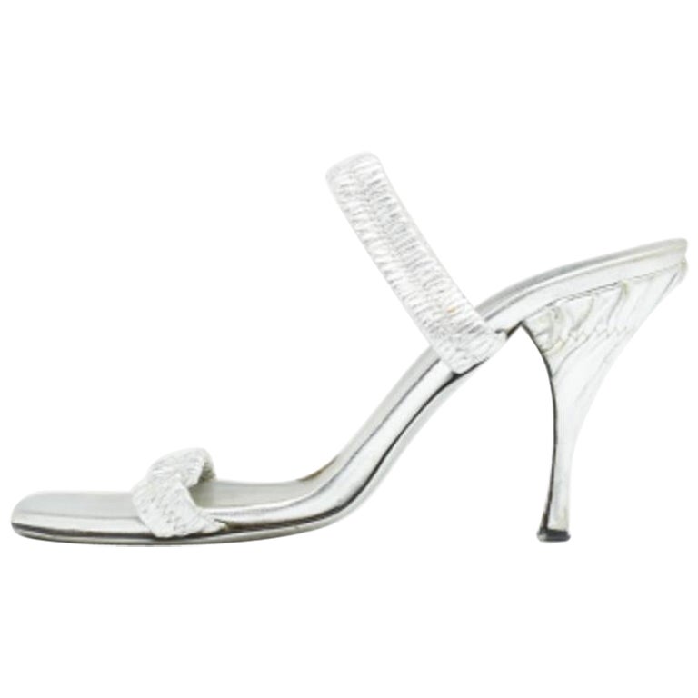 Sandalias de piel plateadas de Prada talla 37.5