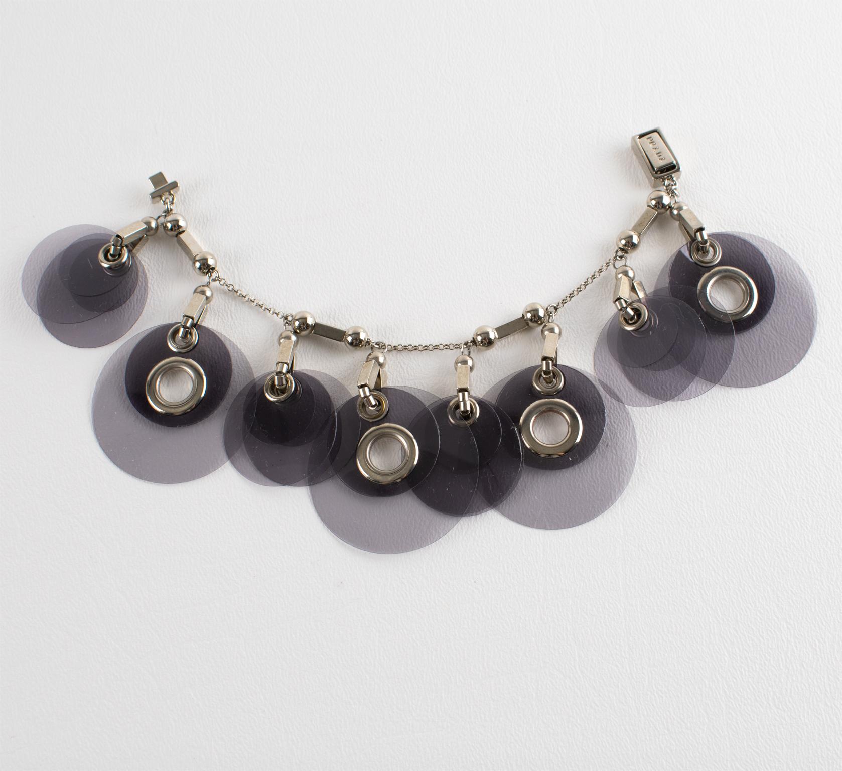 Bracciale Prada in argento e catena di lucite grigia Collezione Runway SS 2016 In condizioni ottime in vendita a Atlanta, GA