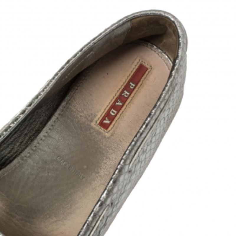 Prada Silver Python Embossed Leather Bow Slip On Loafers Size 39 For Sale 1