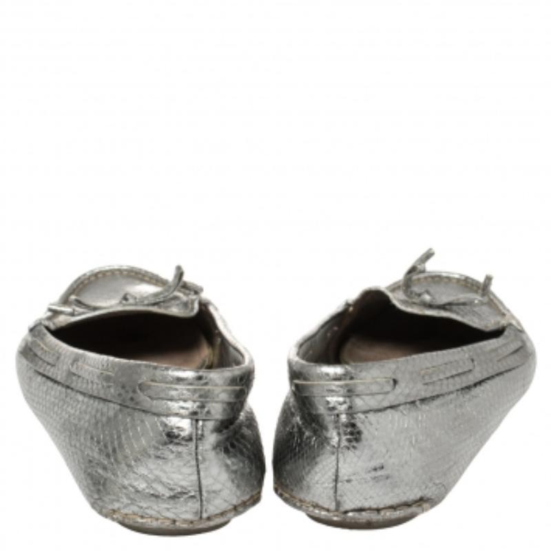Prada Silver Python Embossed Leather Bow Slip On Loafers Size 39 For Sale 2