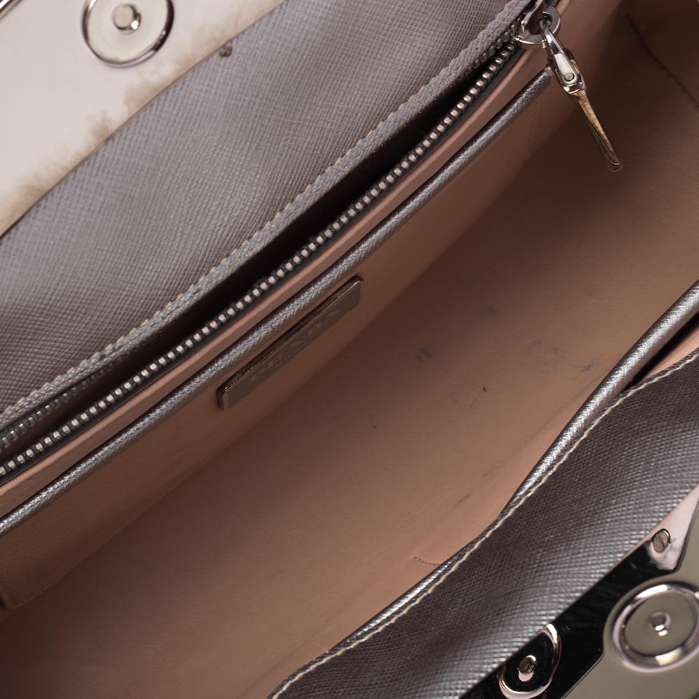 Prada Silber Saffiano Leder 50er Jahre Car Clutch 4