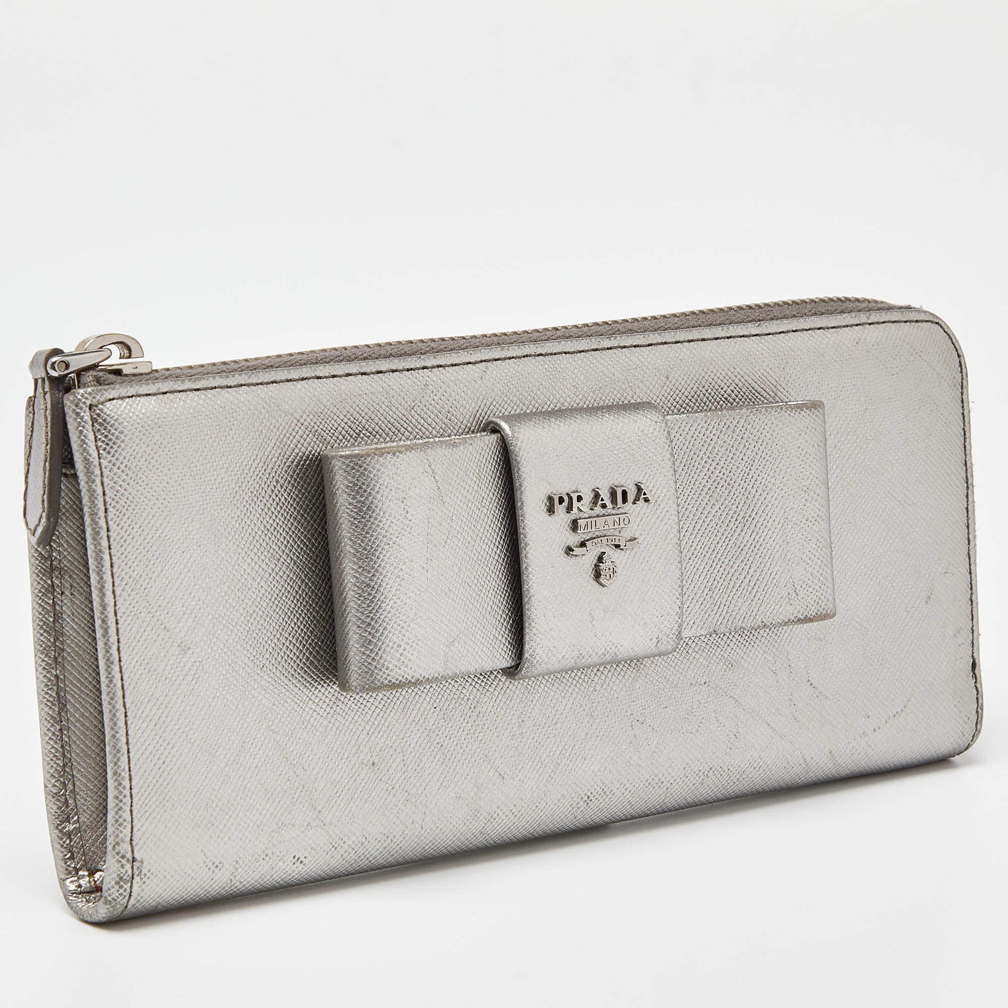 Prada Silver Saffiano Lux Leather Zip Around Wallet In Fair Condition For Sale In Dubai, Al Qouz 2