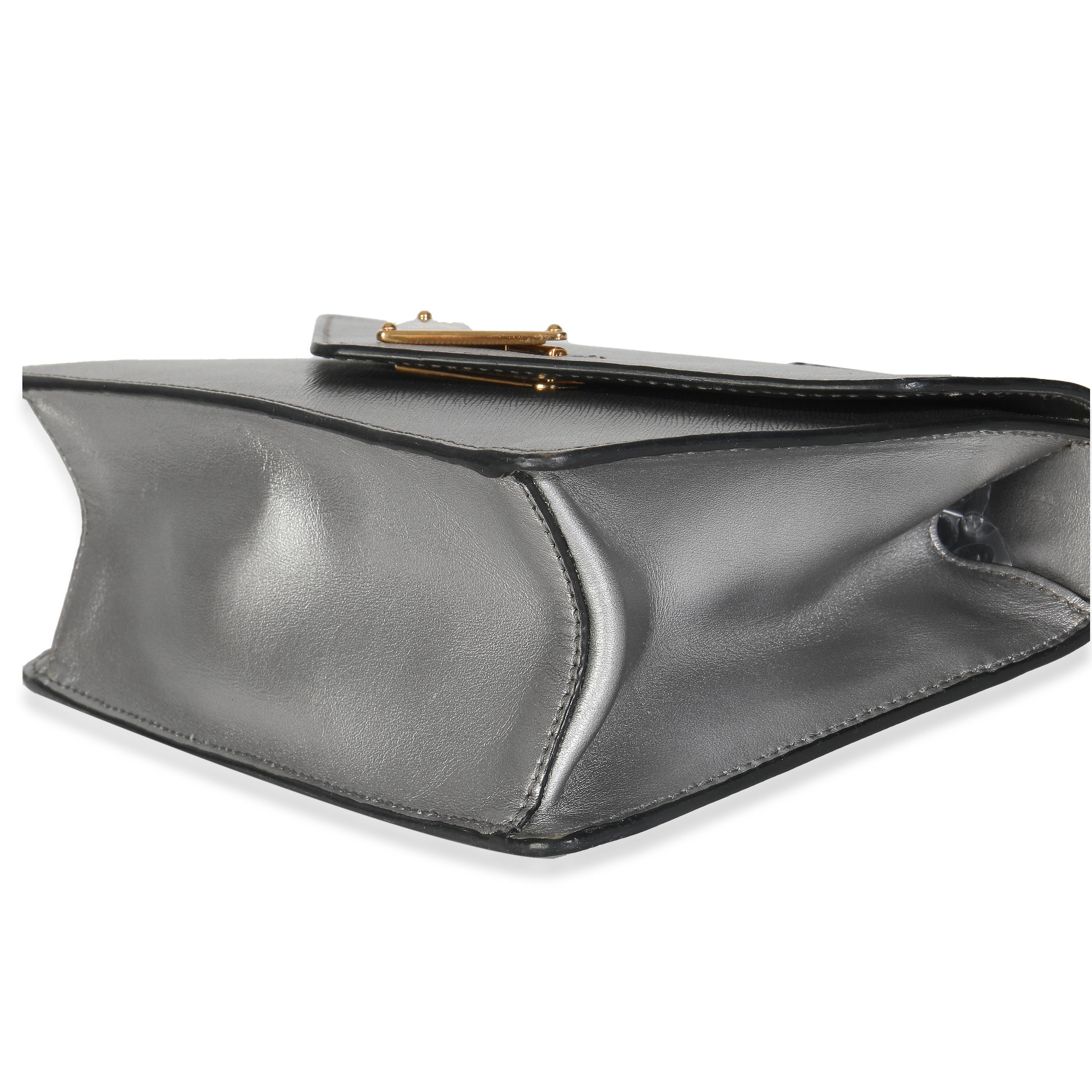 Prada Silver Saffiano Soft Calfskin Metal Triangle Logo Envelope Chain Bag en vente 2