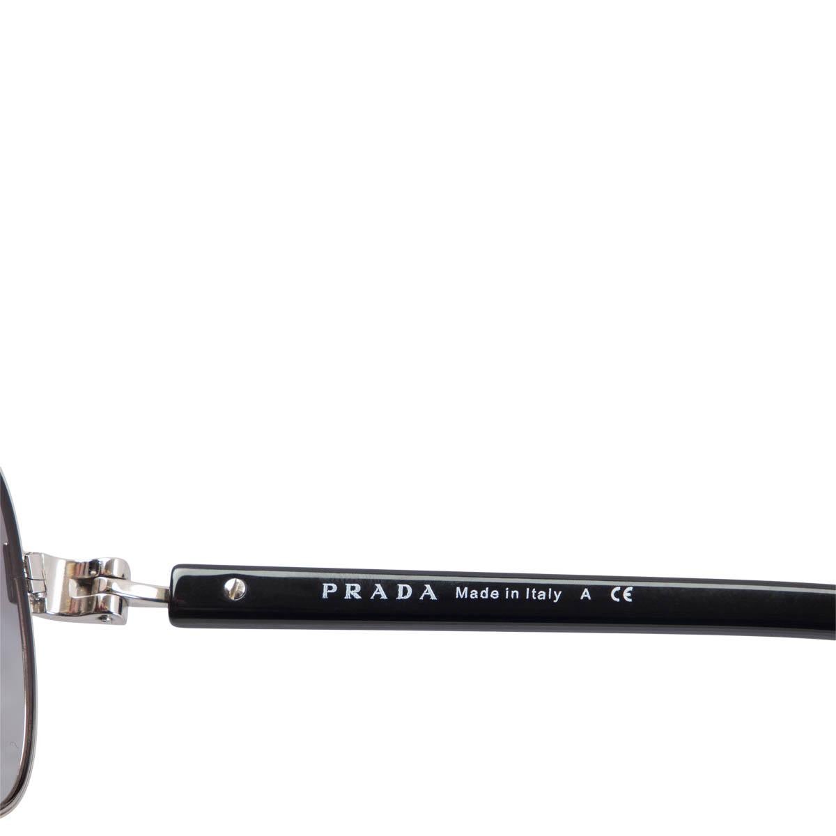 PRADA Silberfarbene SPR59L-Sonnenbrille  im Zustand „Hervorragend“ im Angebot in Zürich, CH