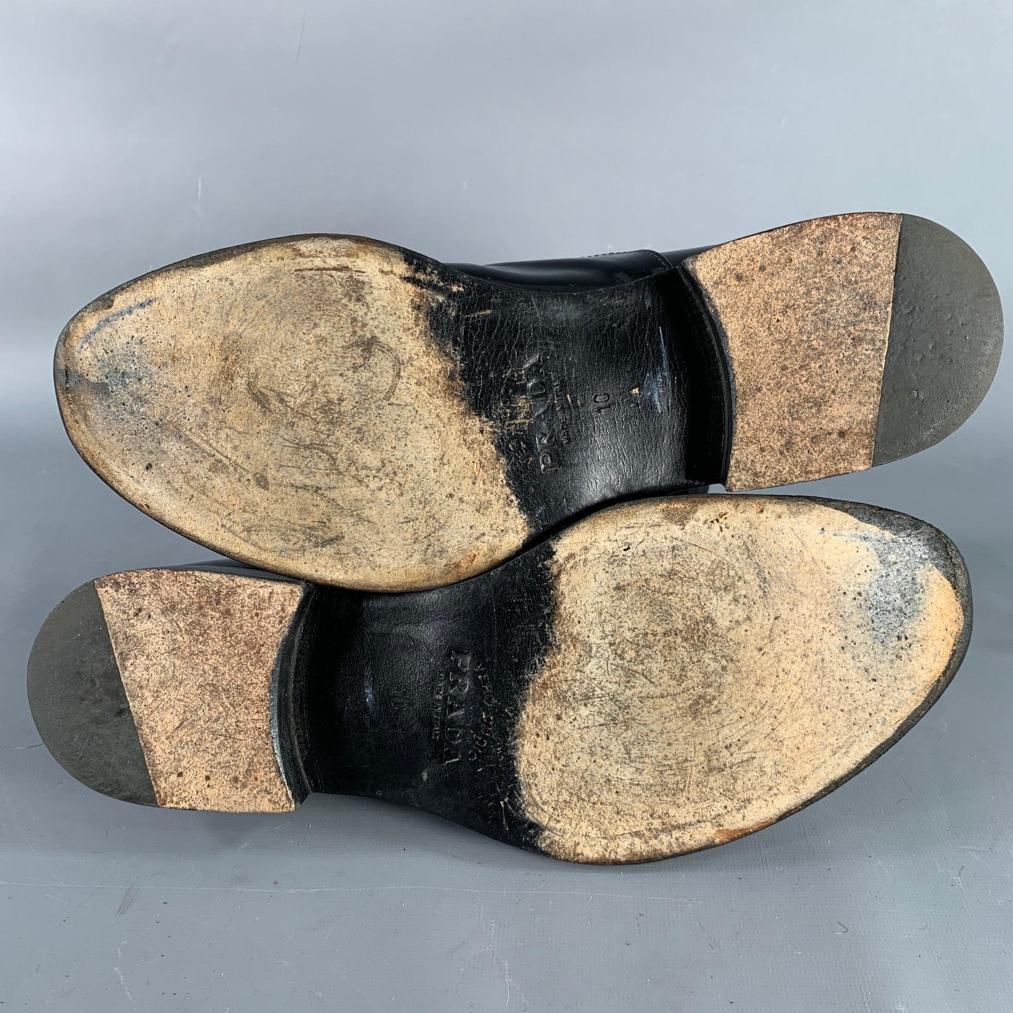 Mocasines de charol negro con gancho PRADA talla 10 en venta 1
