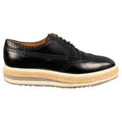 PRADA Größe 10 Schwarz-Weiß Perforierte Plateau-Schuhe aus Leder mit Schnürung