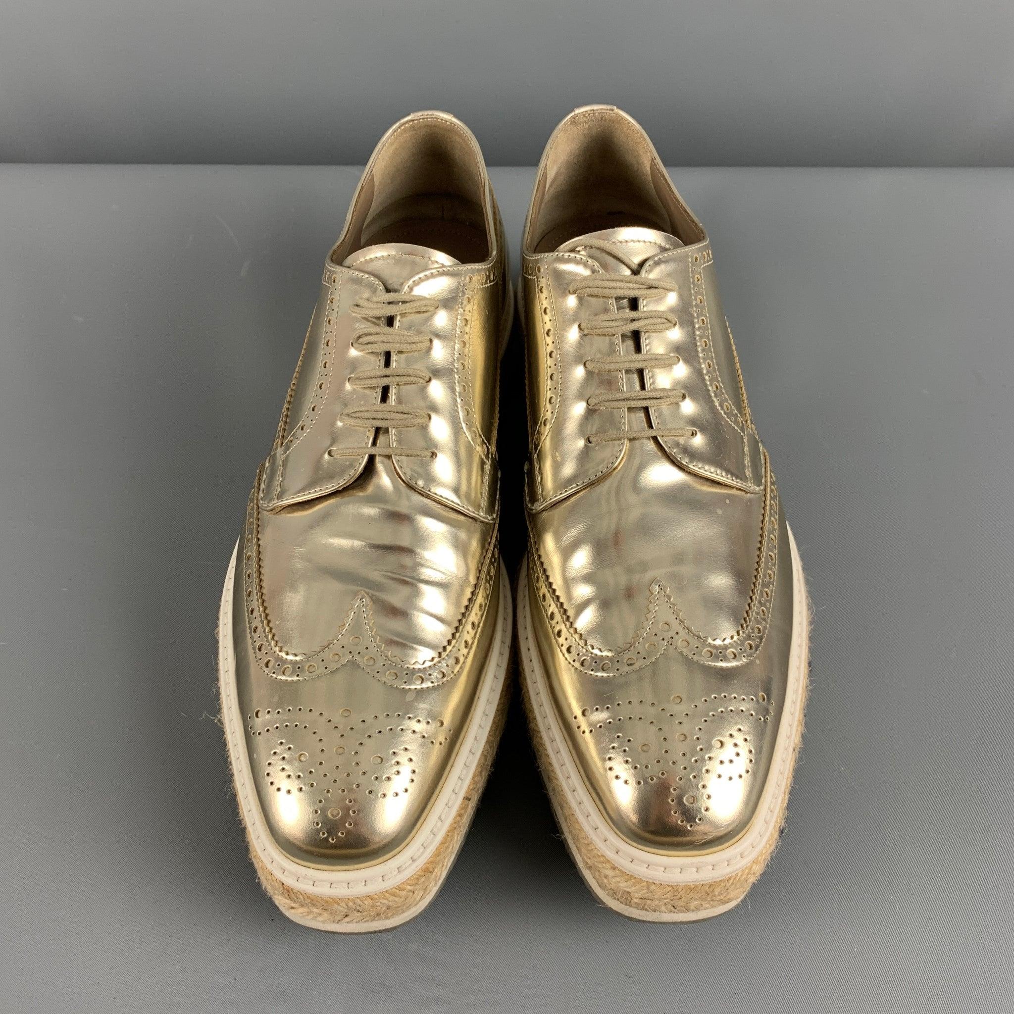 PRADA Taille 10 Chaussures à lacets à plateforme en cuir perforé doré Pour hommes en vente