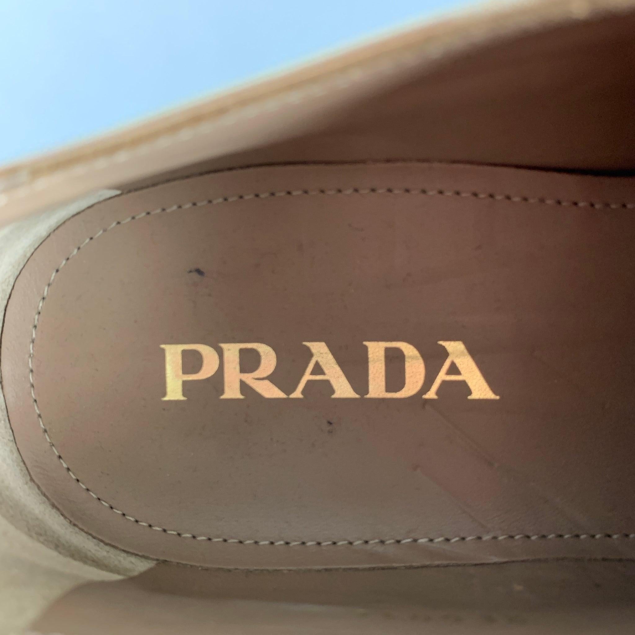 PRADA Taille 10 Chaussures à lacets à plateforme en cuir perforé doré en vente 3