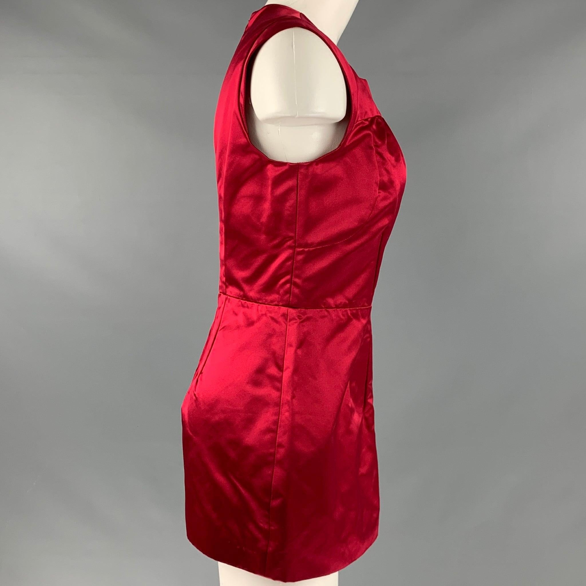 PRADA dress top
in a red silk fabric featuring a sleeveless style, pleated details, and a back zipper closure. Made in Italy.Good Pre-Owned Condition. Moderate signs of wear, please check photos. 

Marked:  46 

Measurements: 
 
Shoulder: 15.5