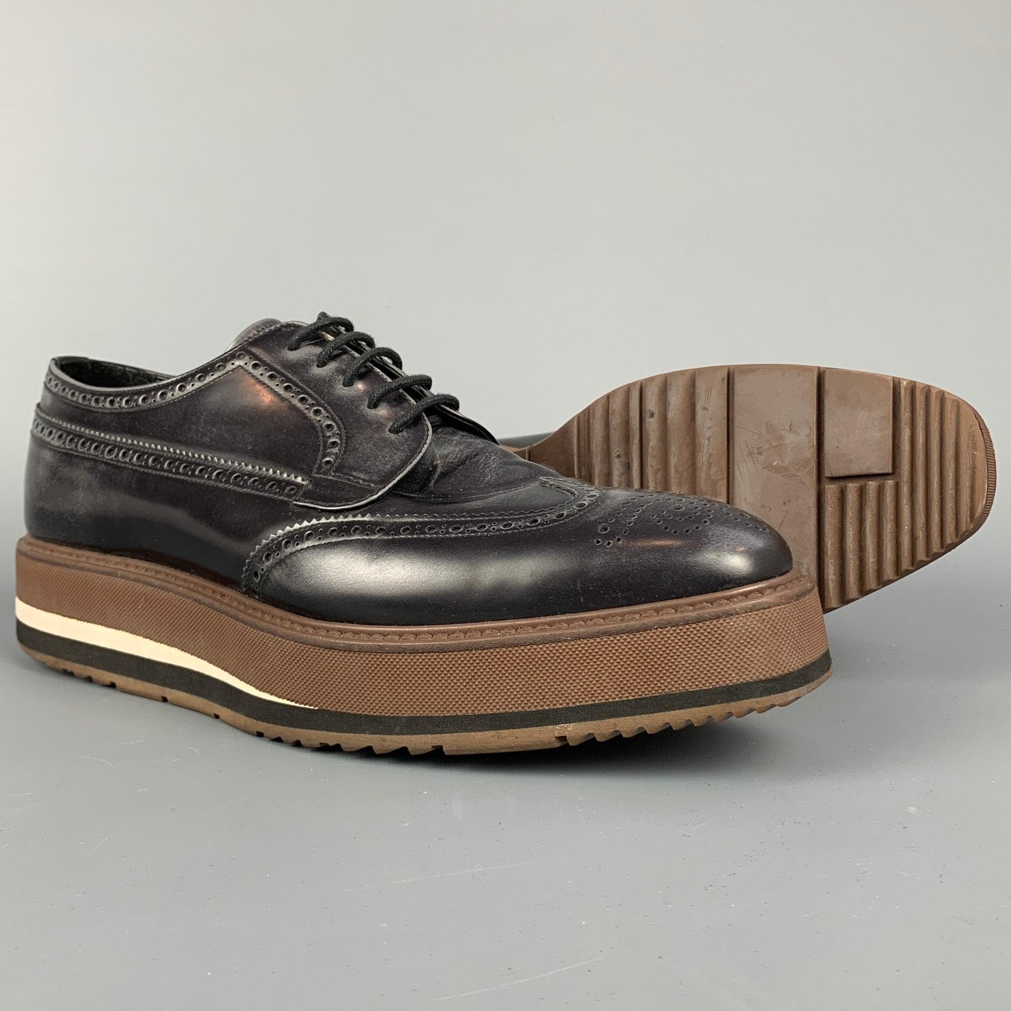 PRADA Taille 10.5 Chaussures à lacets à plateforme en cuir perforé noir et marron Bon état - En vente à San Francisco, CA