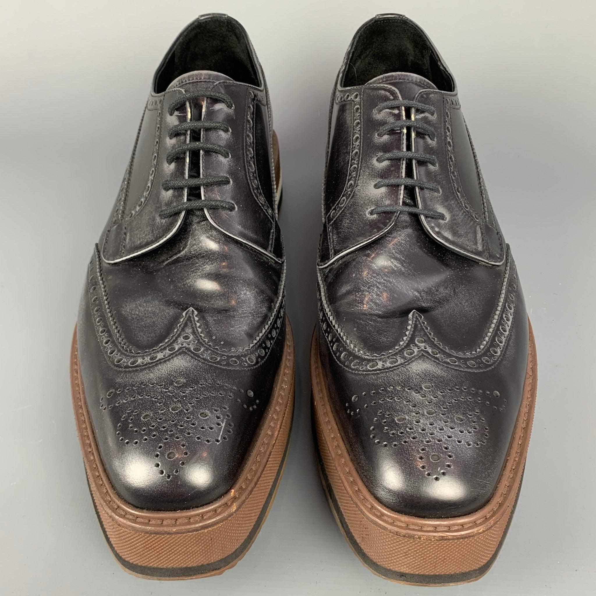 PRADA Taille 10.5 Chaussures à lacets à plateforme en cuir perforé noir et marron Pour hommes en vente