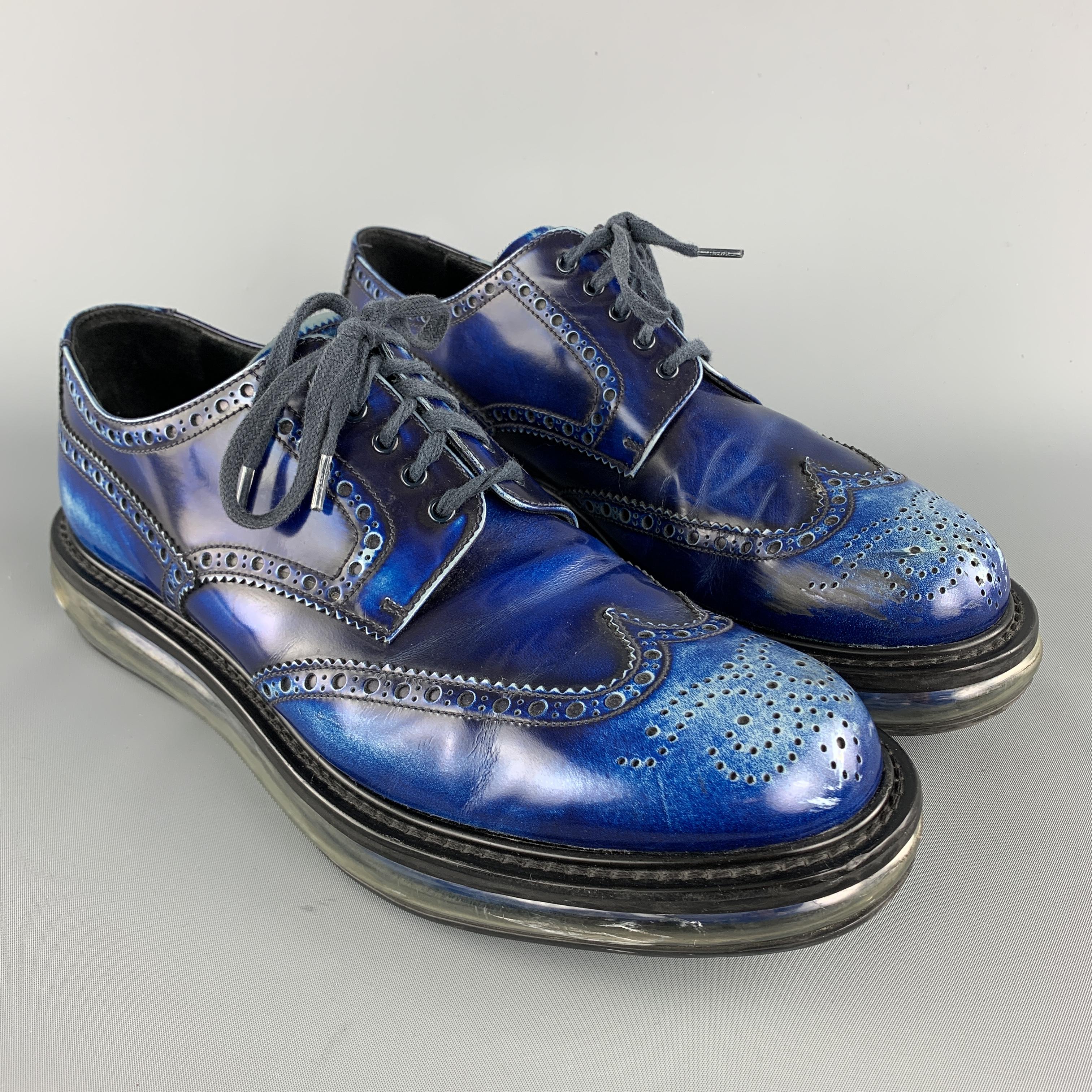 PRADA oxford lace up shoes comes in an electric blue tone in leather material, featuring an antique style, wingtip, a branded insole and a transparent sole. As is. Made in Italy.

Very Good Pre-Owned Condition.
Marked: UK 9.5  2EE 098

Outsole: 13 x