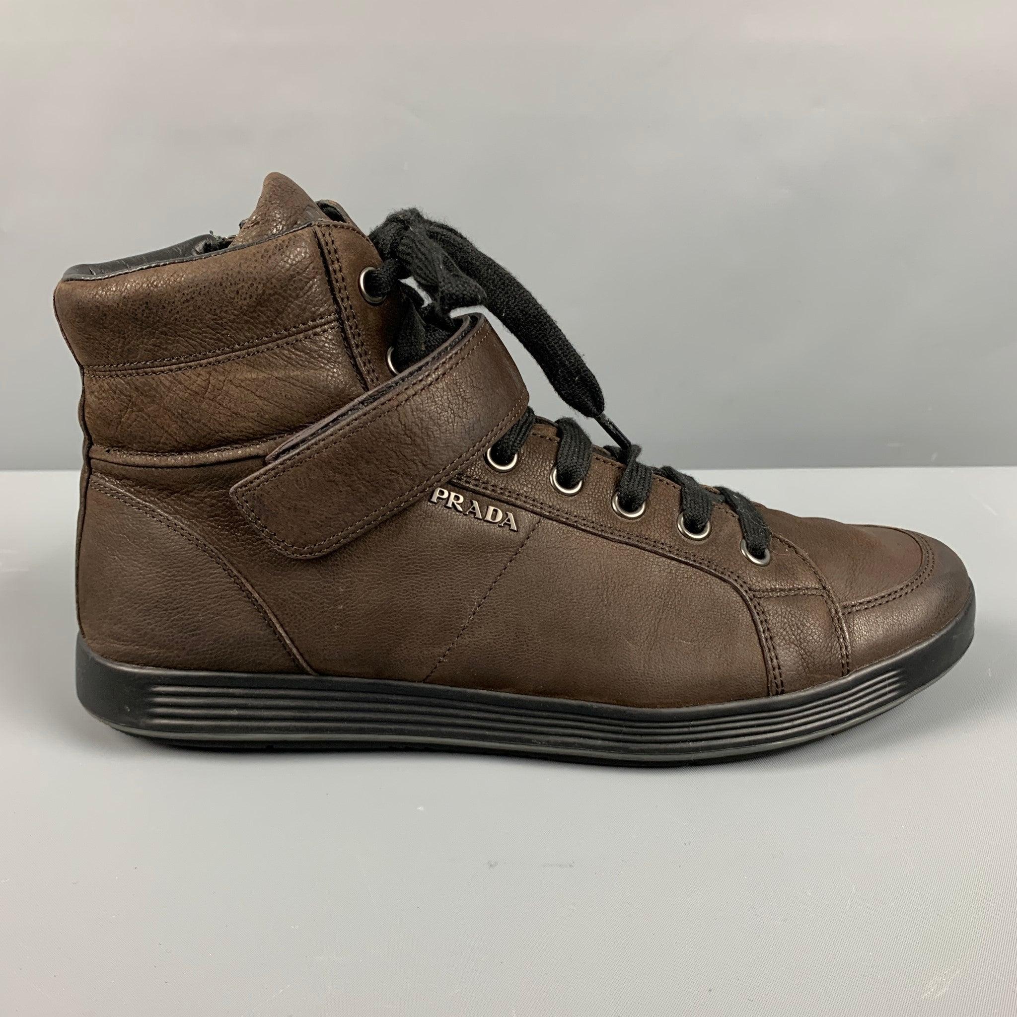 PRADA sneakers
in a brown fabric featuring a high top style, silver tone hardware, and side zipper closure.Very Good Pre-Owned Condition. 

Marked:   4T 2787 10Outsole:12 inches  x 4.25 inches 
  
  
Reference: 127963
Category: Sneakers
More