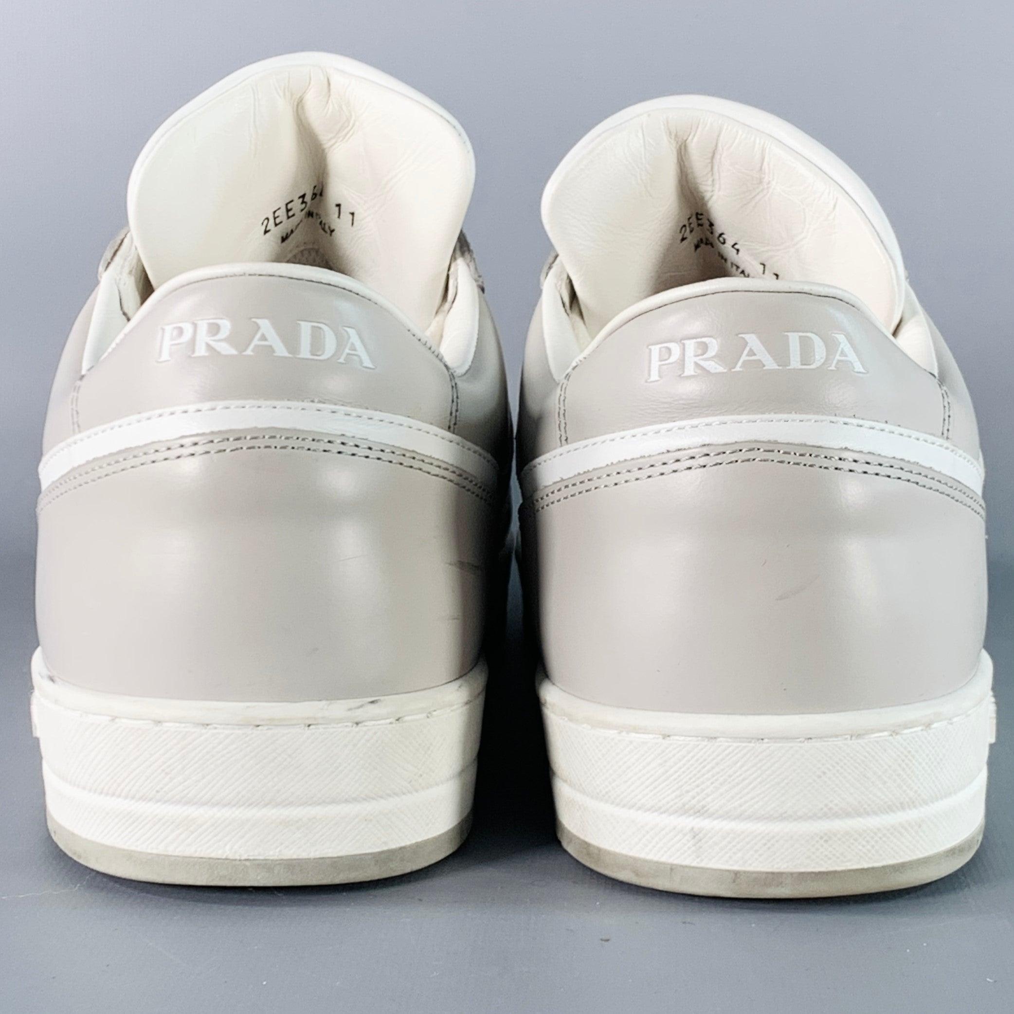 PRADA Größe 11 Weiß Grau Farbe Block Perforierte Leder Logo Low Top Sneakers im Zustand „Gut“ im Angebot in San Francisco, CA