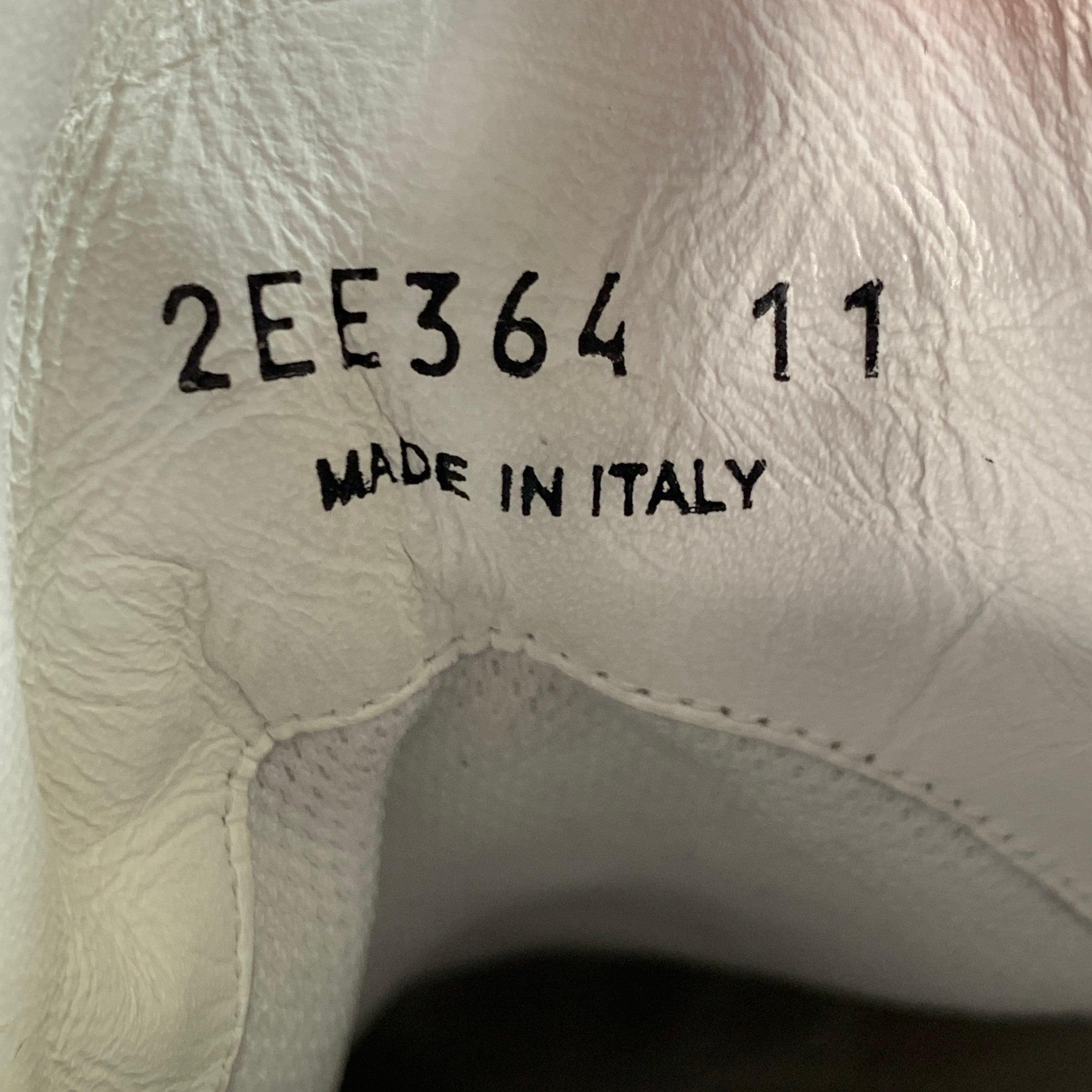 PRADA Größe 11 Weiß Grau Farbe Block Perforierte Leder Logo Low Top Sneakers im Angebot 4