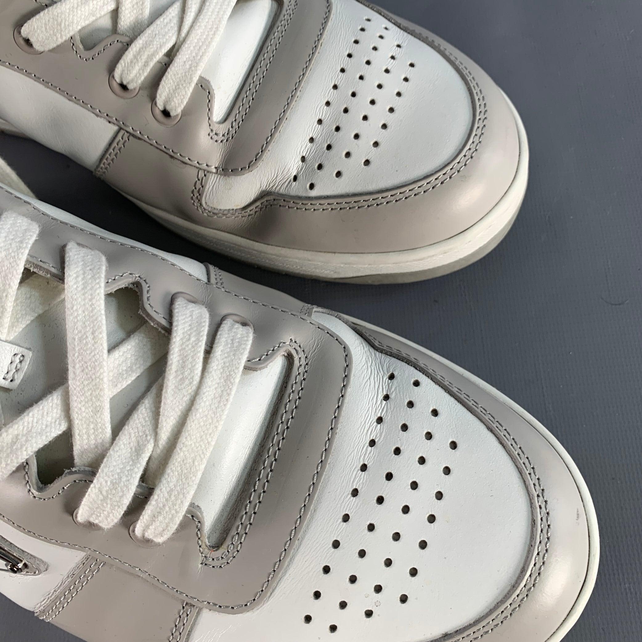 PRADA Größe 11 Weiß Grau Farbe Block Perforierte Leder Logo Low Top Sneakers im Angebot 5