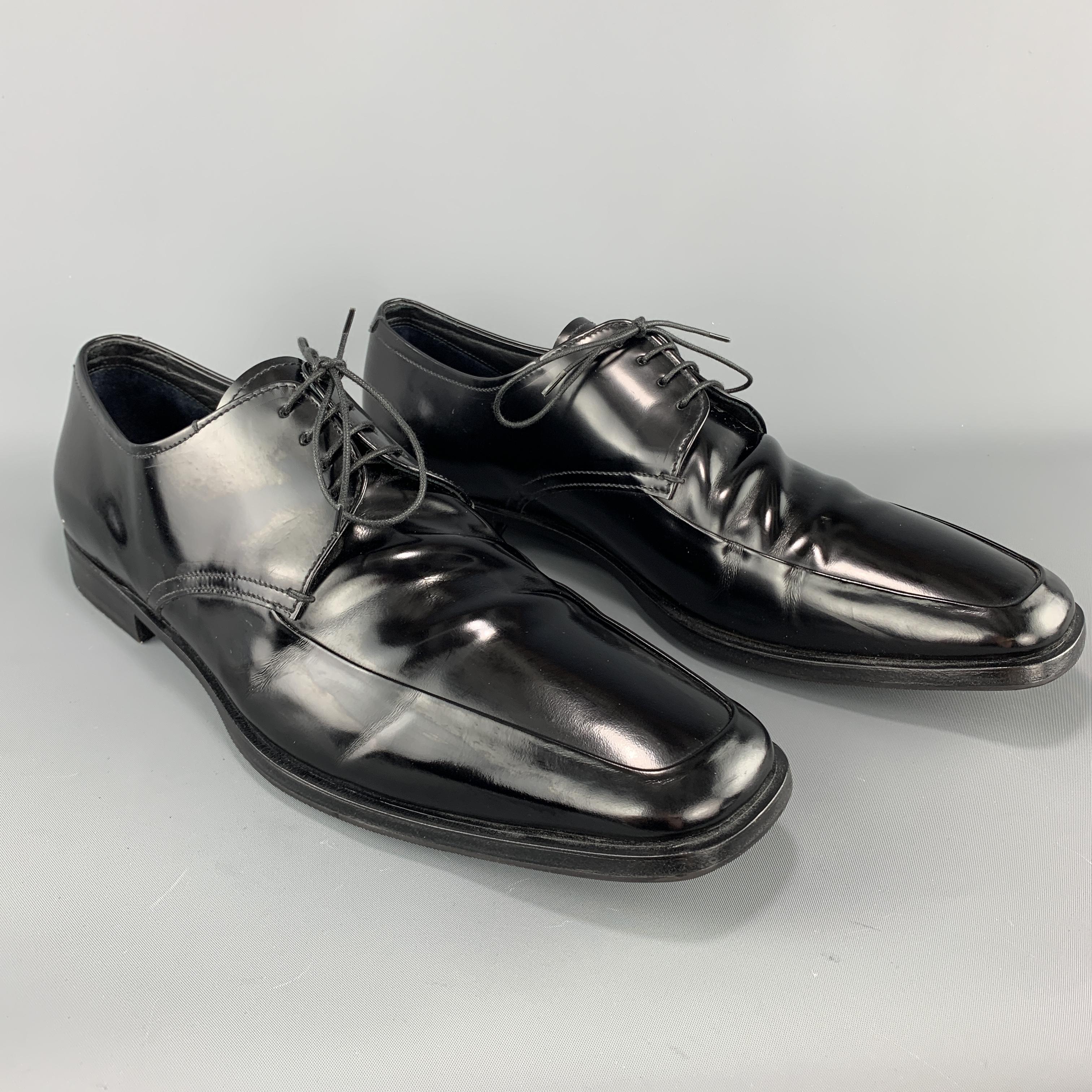 PRADA dress shoes come in shiny black leather with an apron toe. Made in Italy.

Good Pre-Owned Condition.
Marked: UK 11.5

Outsole: 13.25 x 4.25 in.