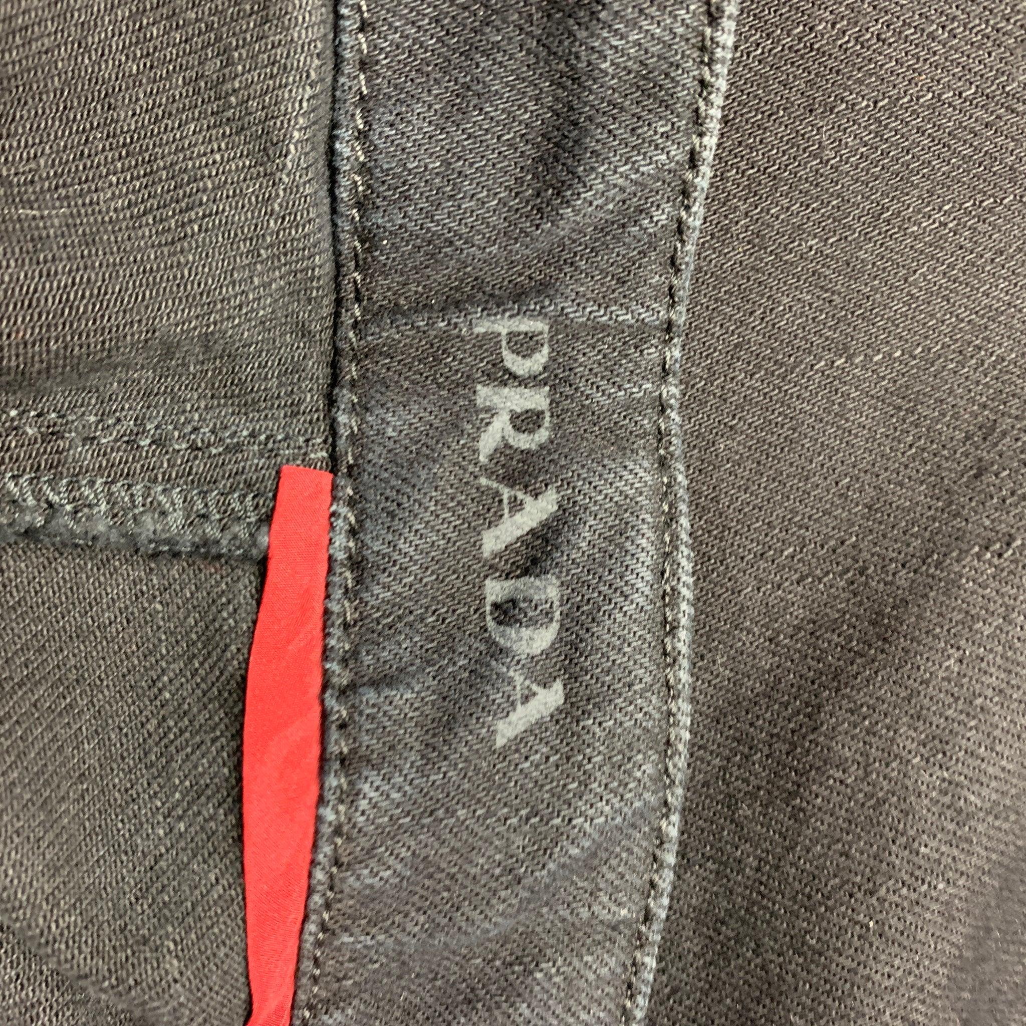 PRADA Taille 2 Short noir en coton mélangé avec fermeture éclair latérale Pour femmes en vente