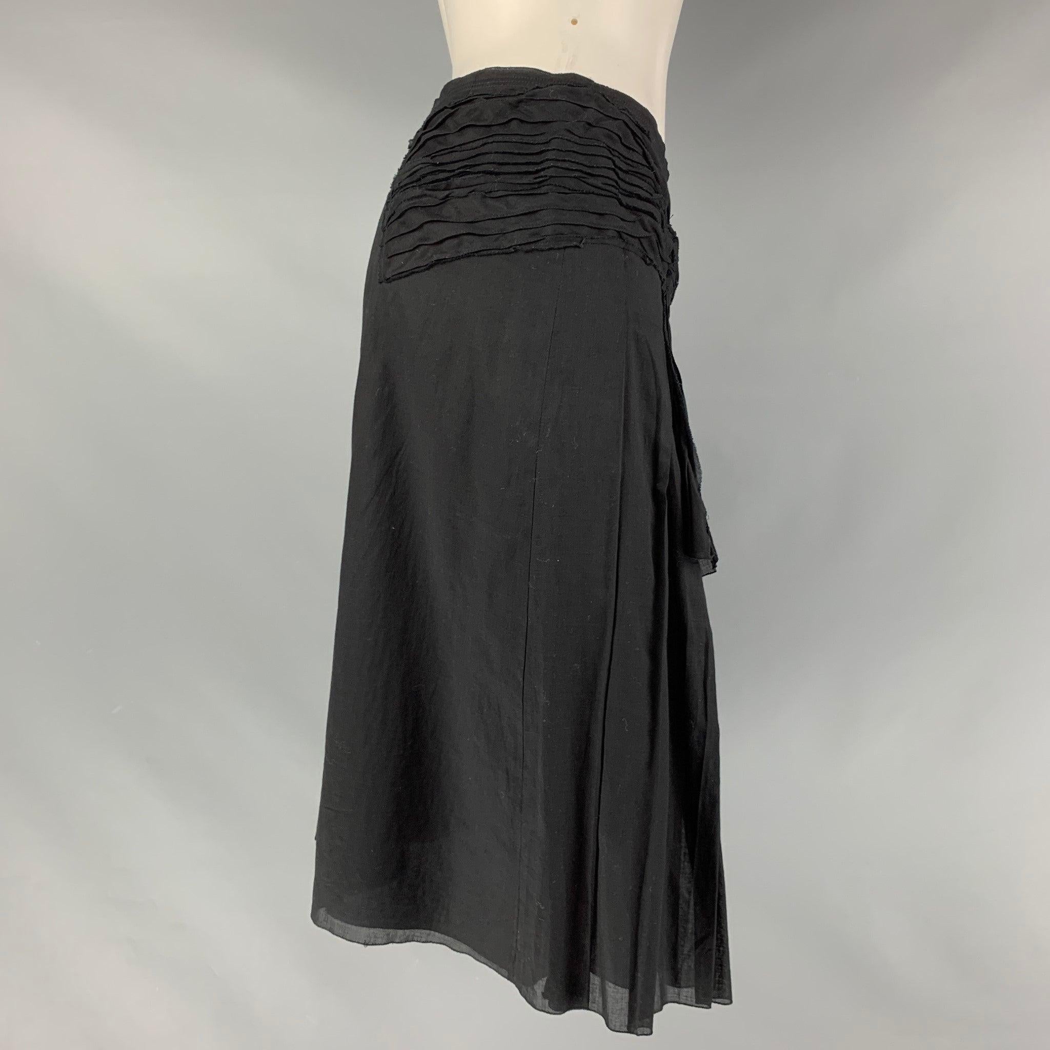 PRADA a-line skirt comes in a black cotton fabric featuring a bow applique at front, and a side zipper closure. Made in Italy.Excellent Pre-Owned Condition. 

Marked:   38 

Measurements: 
  Waist: 28 inches Hip: 37 inches Length: 23.5 inches  

  
