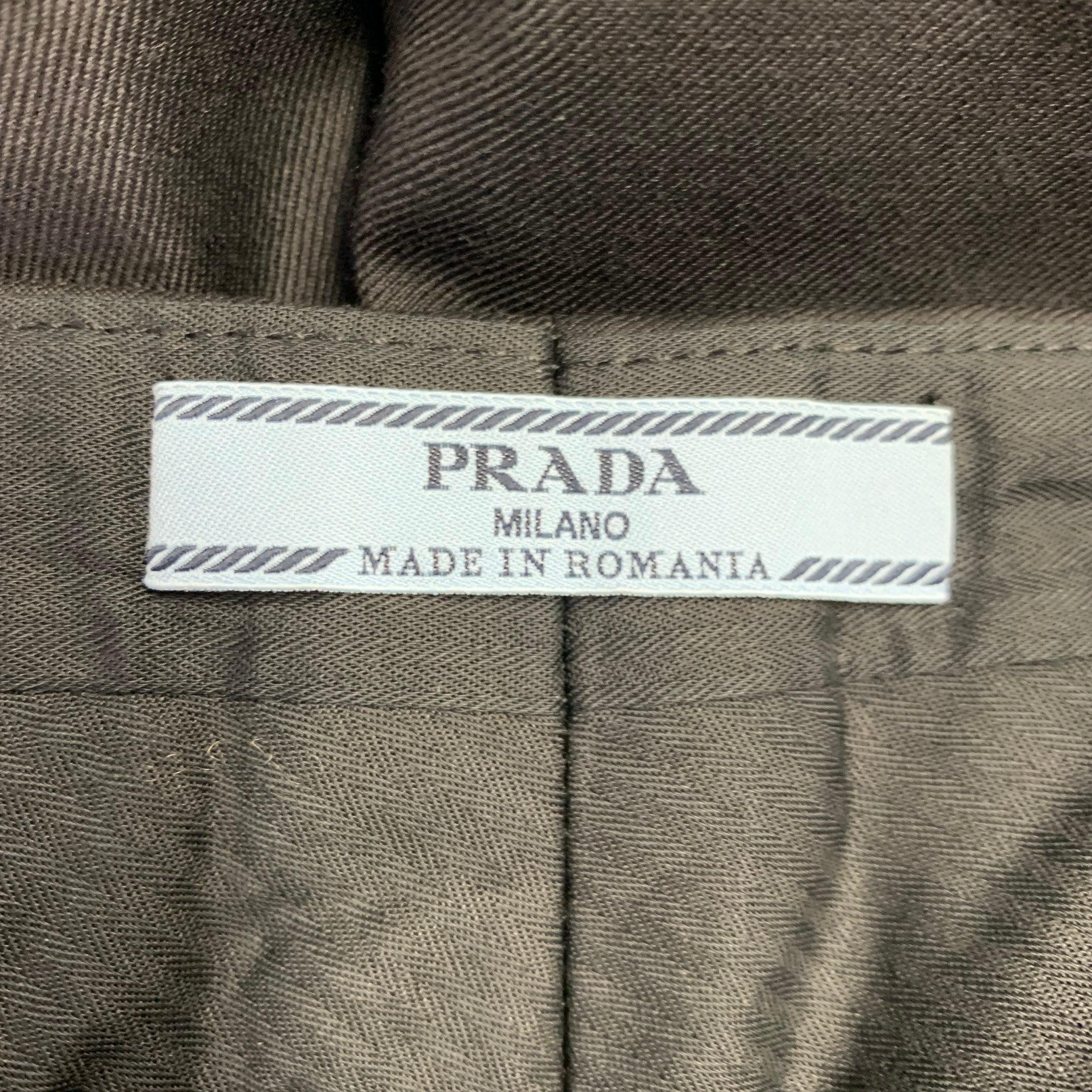 Noir PRADA Taille 2 Short à revers en laine noire en vente