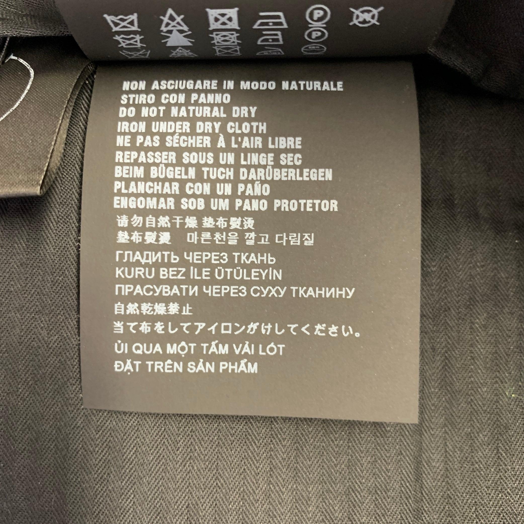 PRADA Taille 2 Short à revers en laine noire en vente 1