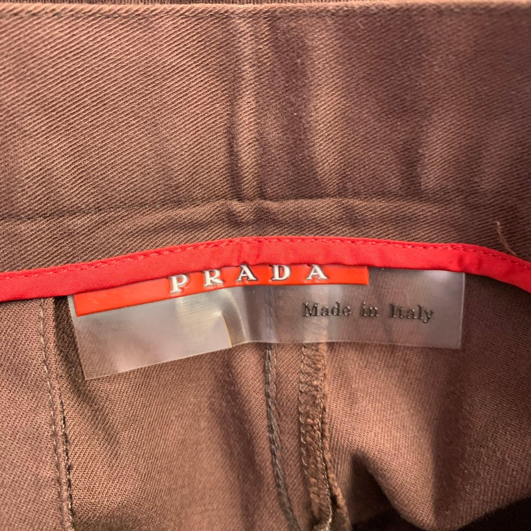 PRADA Taille 30 Pantalon décontracté à devant plat, couleur Brown Pour hommes en vente