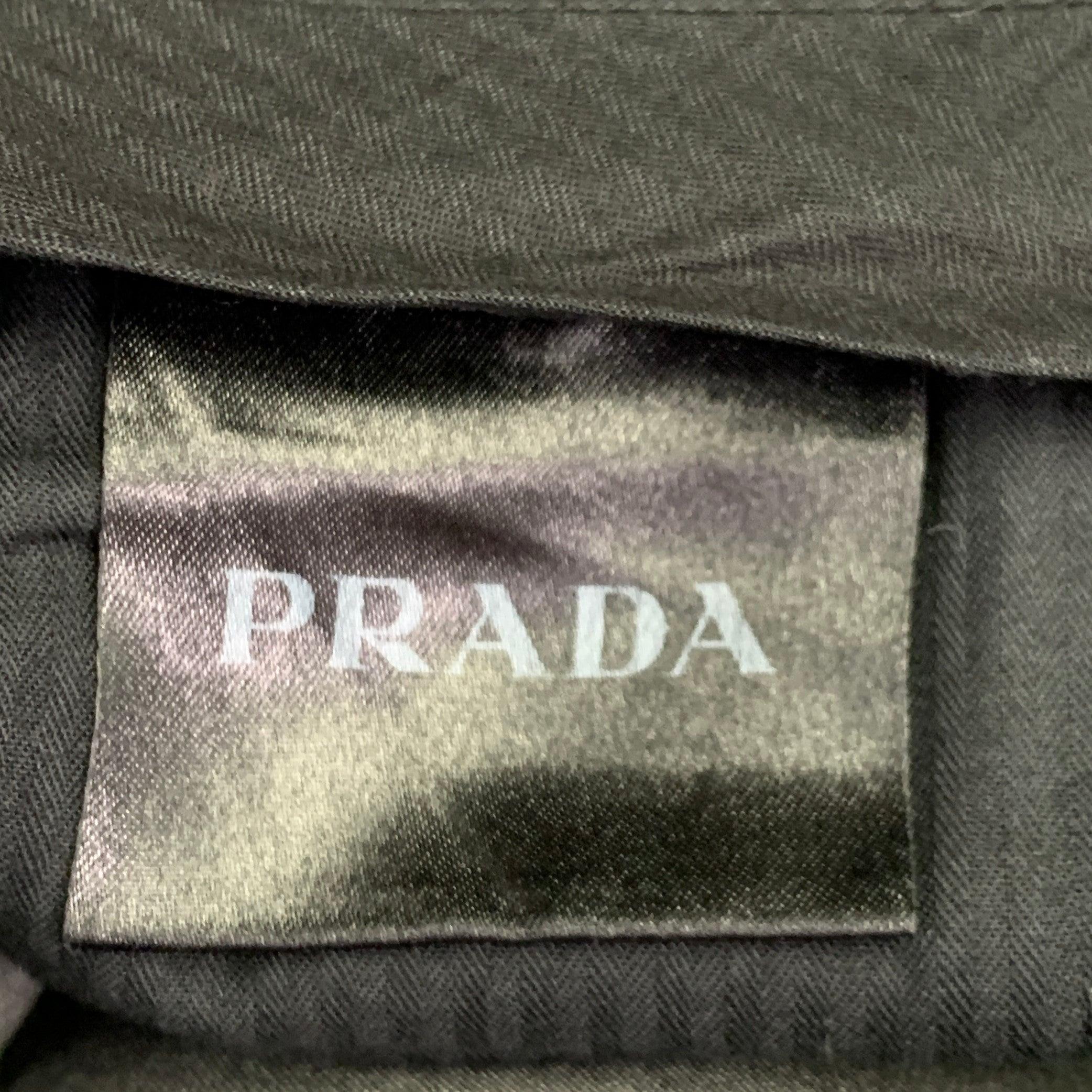 PRADA Taille 30 Pantalon Slim Tapered en laine grise avec braguette à boutons Excellent état - En vente à San Francisco, CA