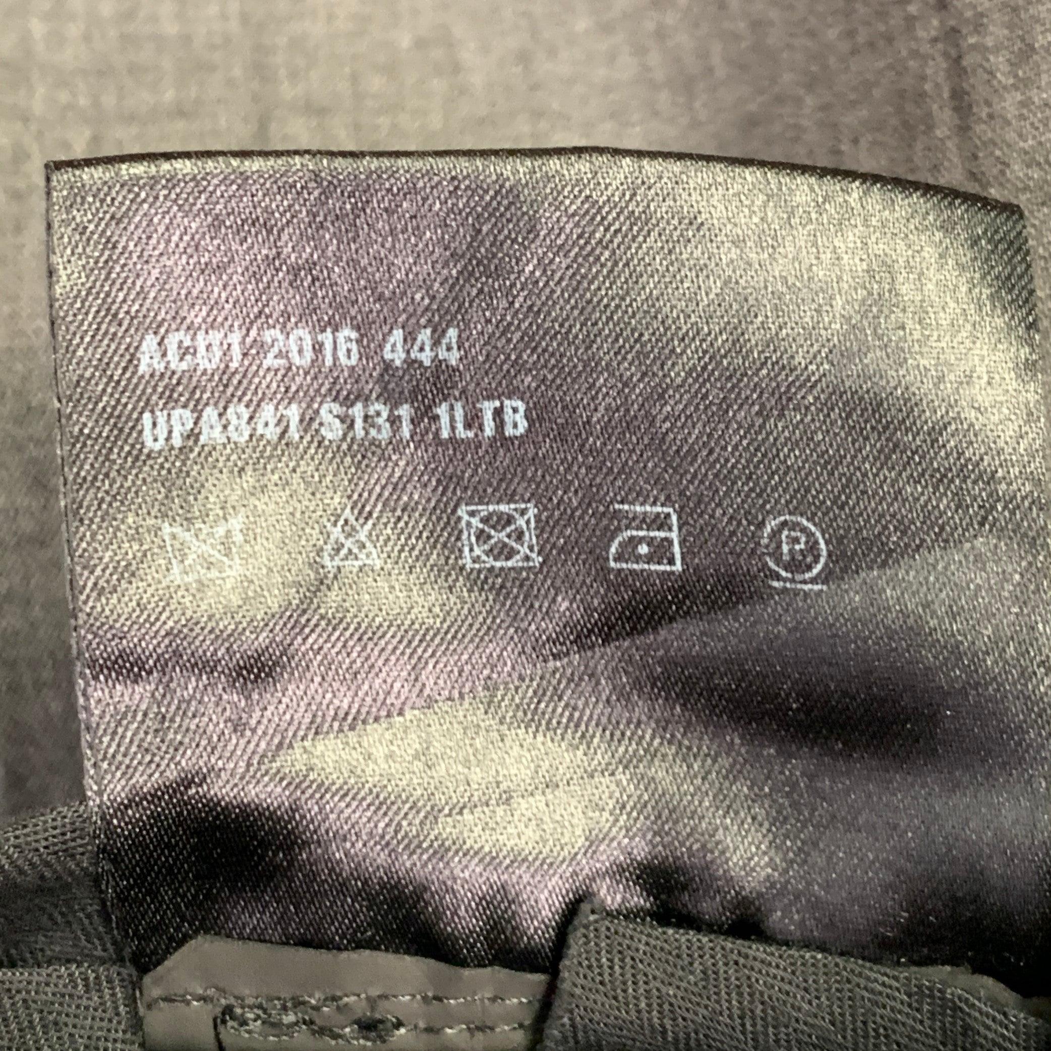 PRADA Taille 30 Pantalon Slim Tapered en laine grise avec braguette à boutons Pour hommes en vente