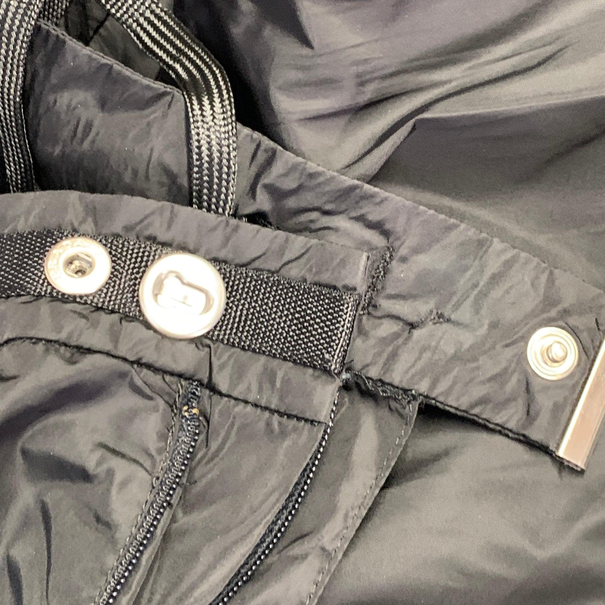 Uomo PRADA Taglia 34 Costume da bagno in nylon nero foderato di rete con zip e moschettone in vendita