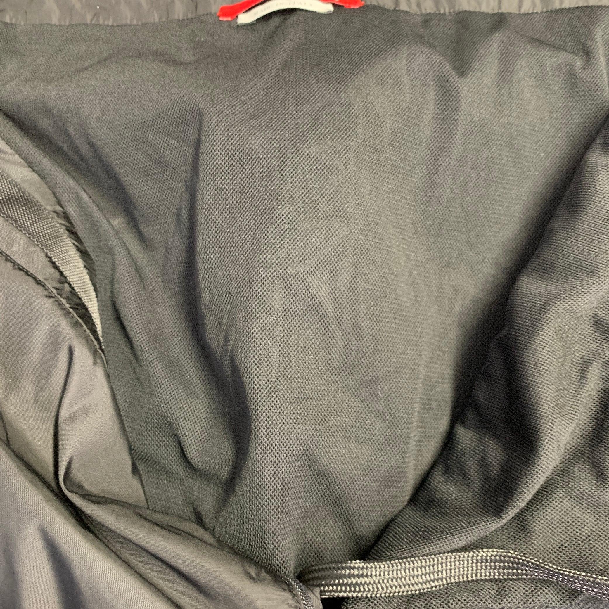 PRADA Taglia 34 Costume da bagno in nylon nero foderato di rete con zip e moschettone in vendita 2