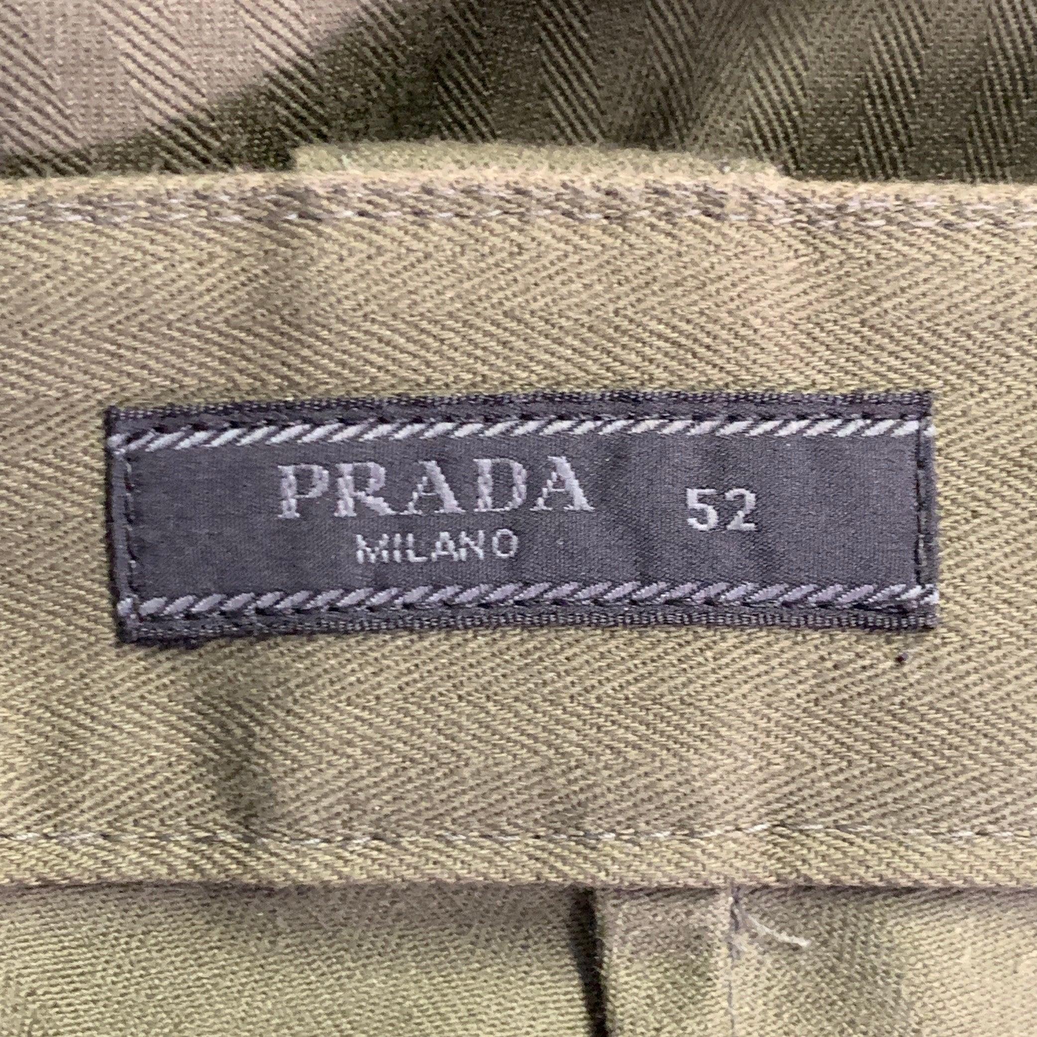 PRADA Taille 36 Vert Olive Coton fuselé Poignets élastiques Fermeture éclair Pantalon décontracté en vente 1