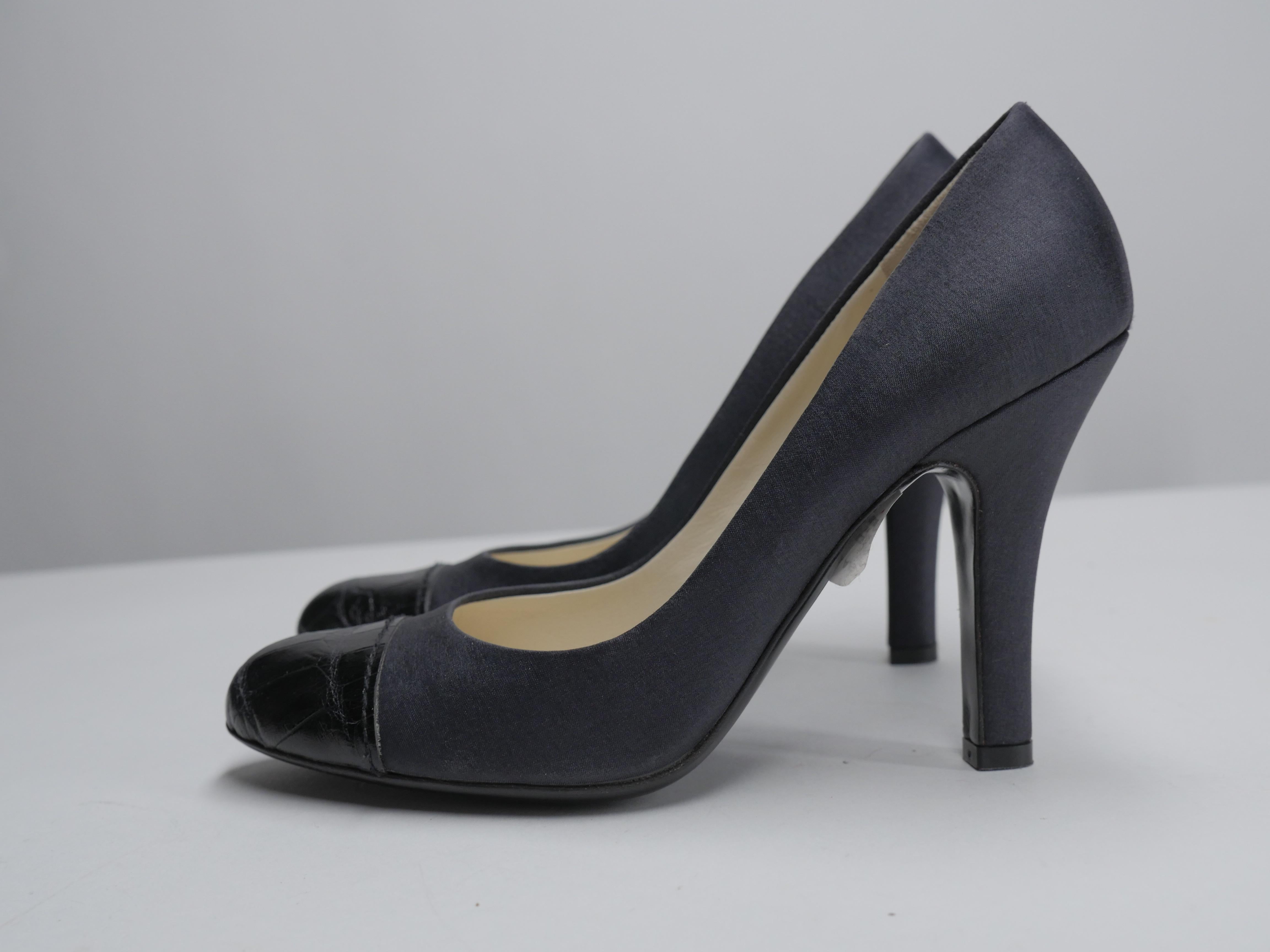 Prada Size 37 Black Pumps 6