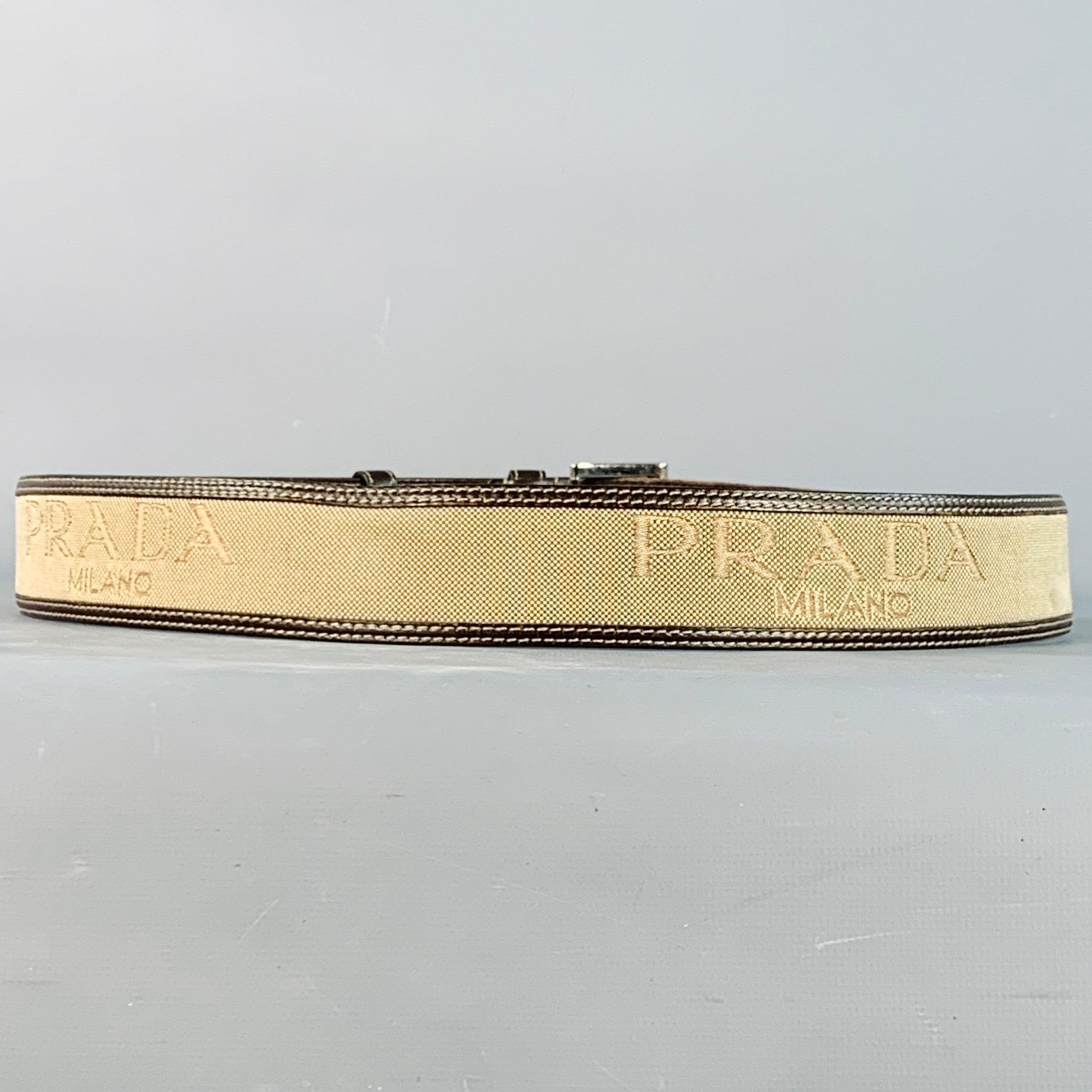 Prada Taglia 38 Cintura in pelle canvas marrone con logo, marrone e marrone. In condizioni buone in vendita a San Francisco, CA