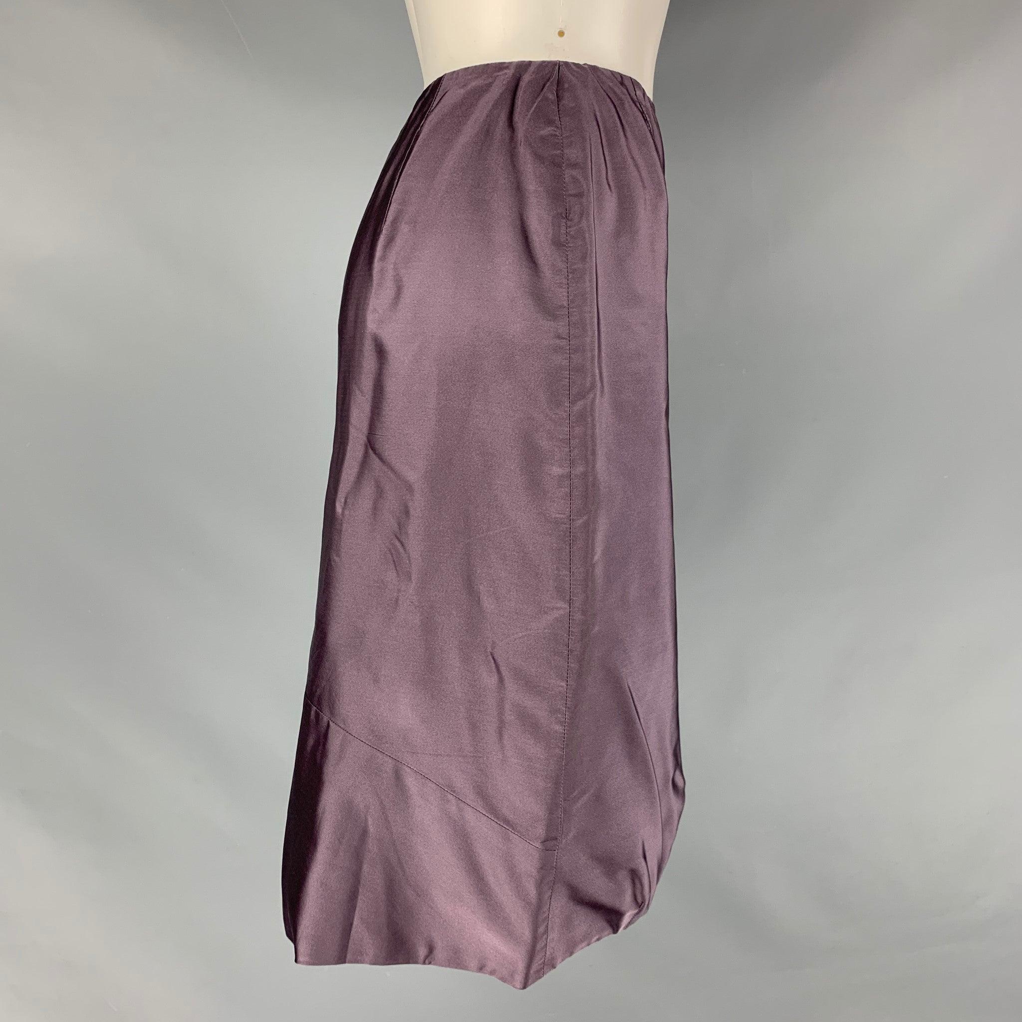PRADA skirt comes in a lilac silk material featuring a bubble hem, and a side seam zipper closure. Made in Italy.Excellent Pre-Owned Condition. 

Marked:   40 

Measurements: 
  Waist: 24 inches Hip: 35 inches Length: 22 inches  

  
  
 
Reference: