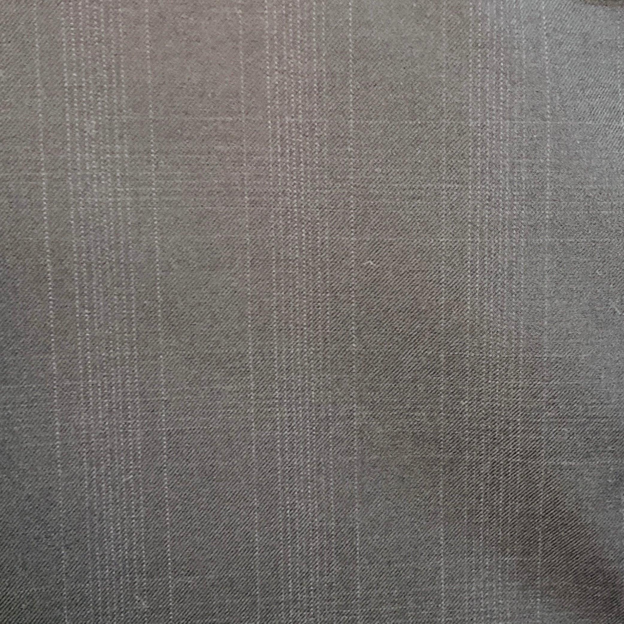 Cappotto sportivo Prada
in lana blu e grigio antracite con motivo a quadri, rever a lancia, spacco posteriore singolo e chiusura a tre bottoni. Nota: questo capo è stato modificato professionalmente. Controlla le misure. Made in Italy. Eccellente