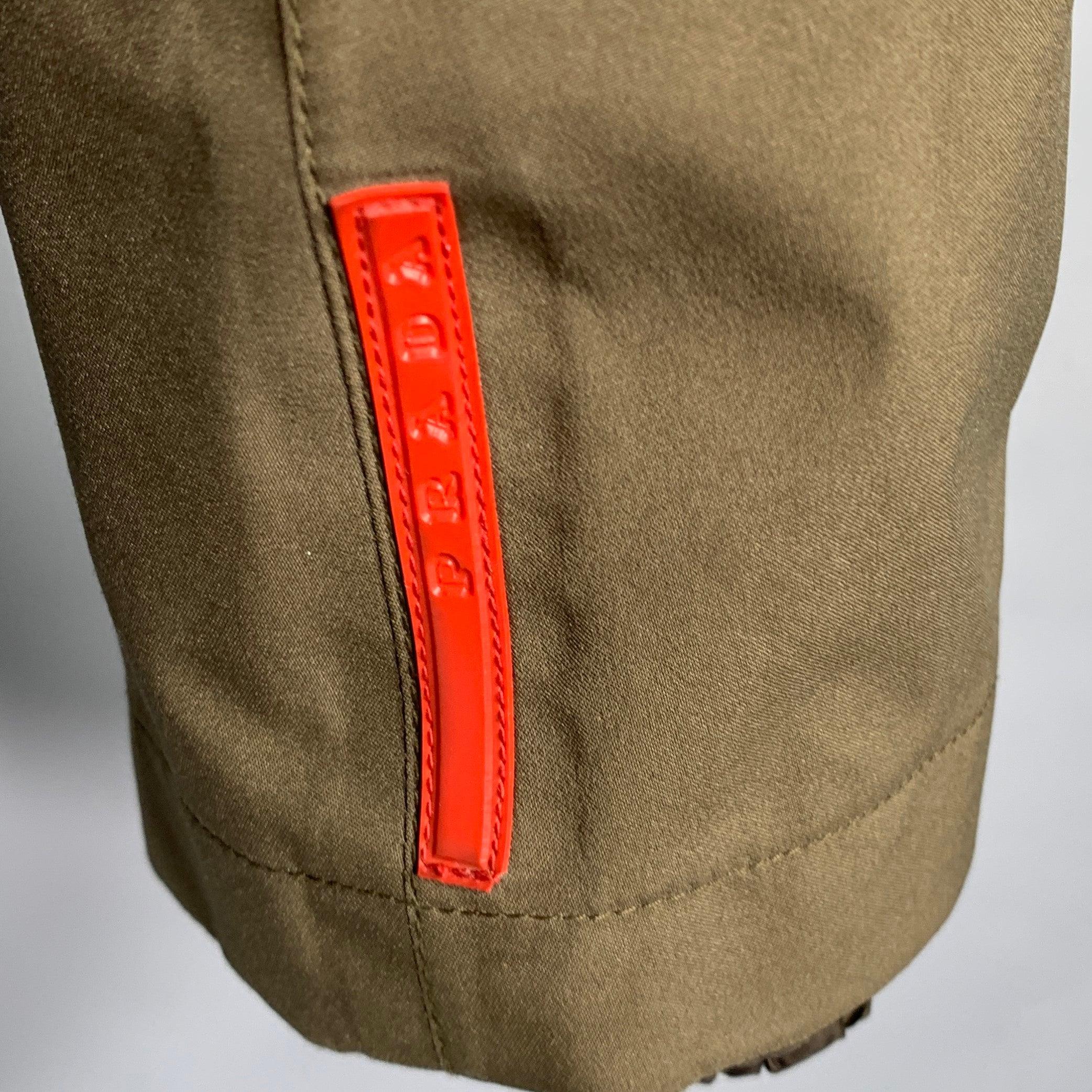 PRADA Veste zippée en nylon et polyester vert olive taille 44 Pour hommes en vente