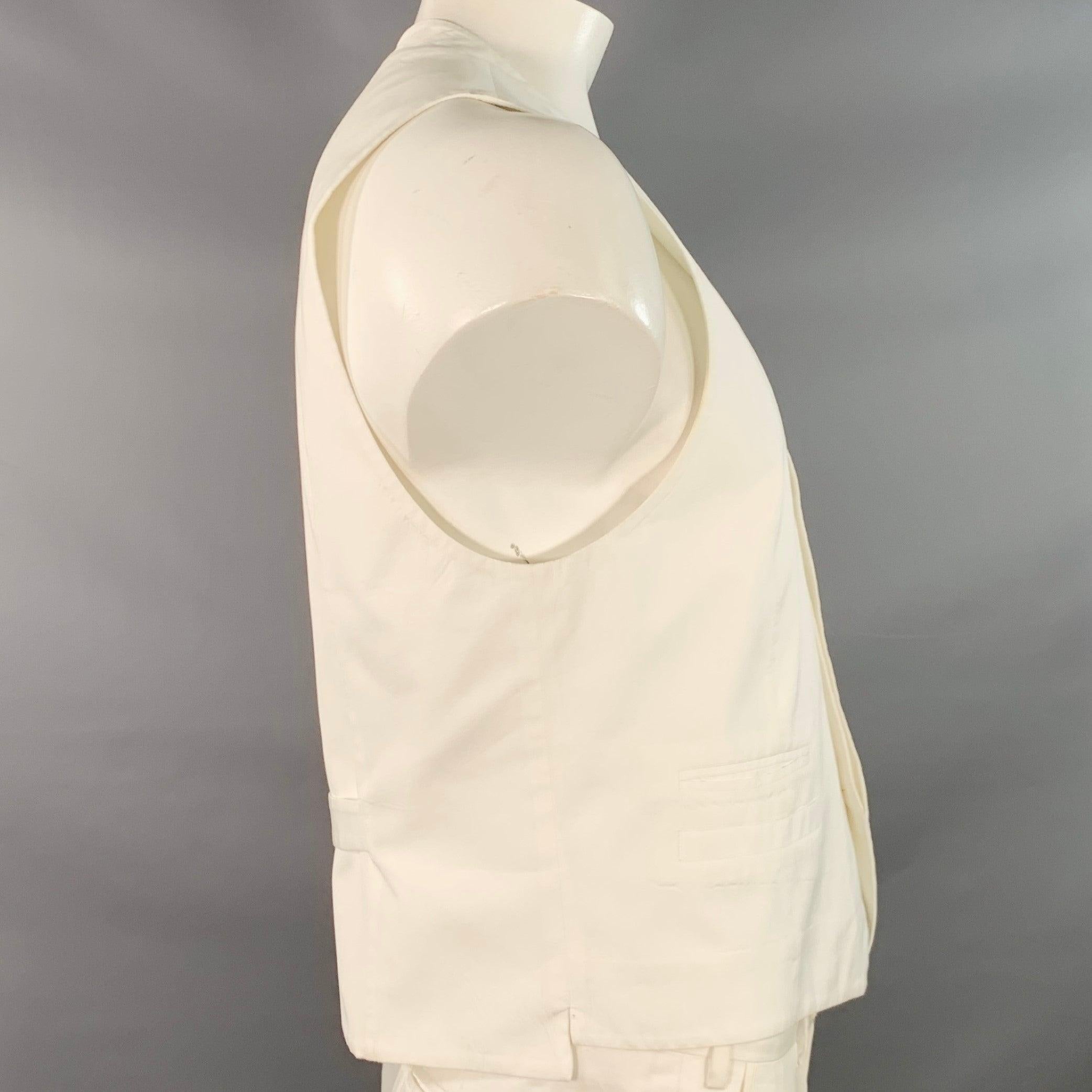 PRADA Size 44 White Cotton Logo Hidden Buttons Vest In Good Condition For Sale In San Francisco, CA