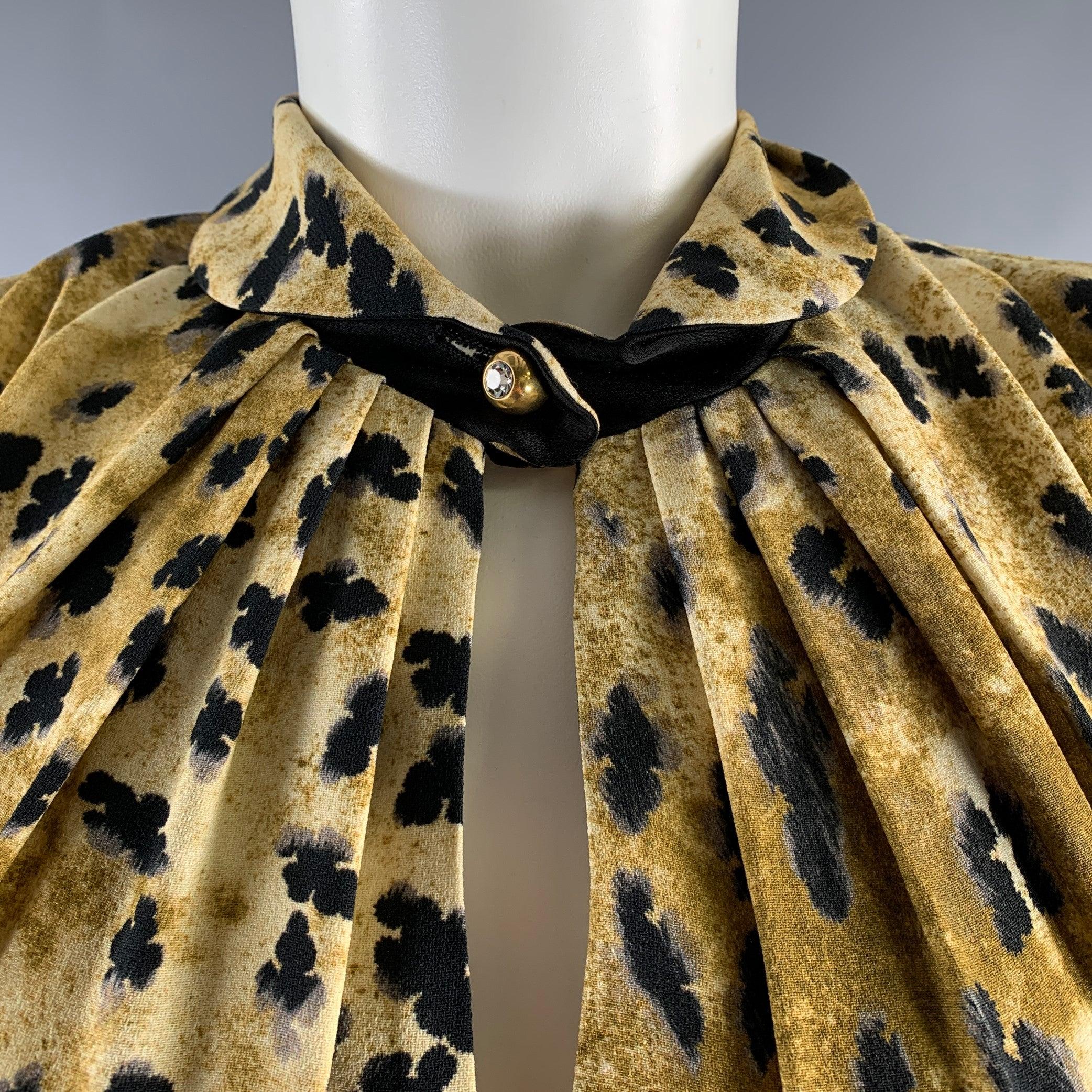 PRADA SS2017 dress comes in a beige and black viscose abstract woven material featuring a Peter Pan collar, pockets, key-hole neckline, and a closure zip up closure. Made in Italy.  Very Good Pre-Owned Condition. 

Marked:   S 

Measurements: 
